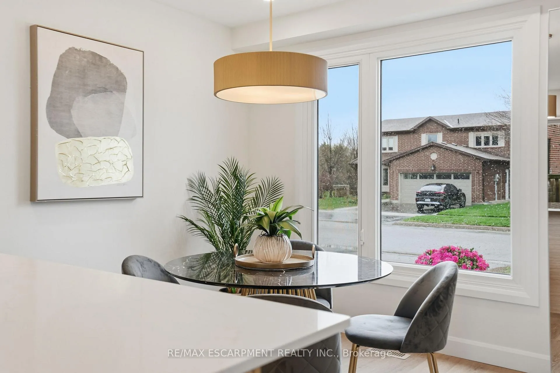 Photo 6 of 8 Chudleigh Street, Hamilton, Waterdown — HOMEH