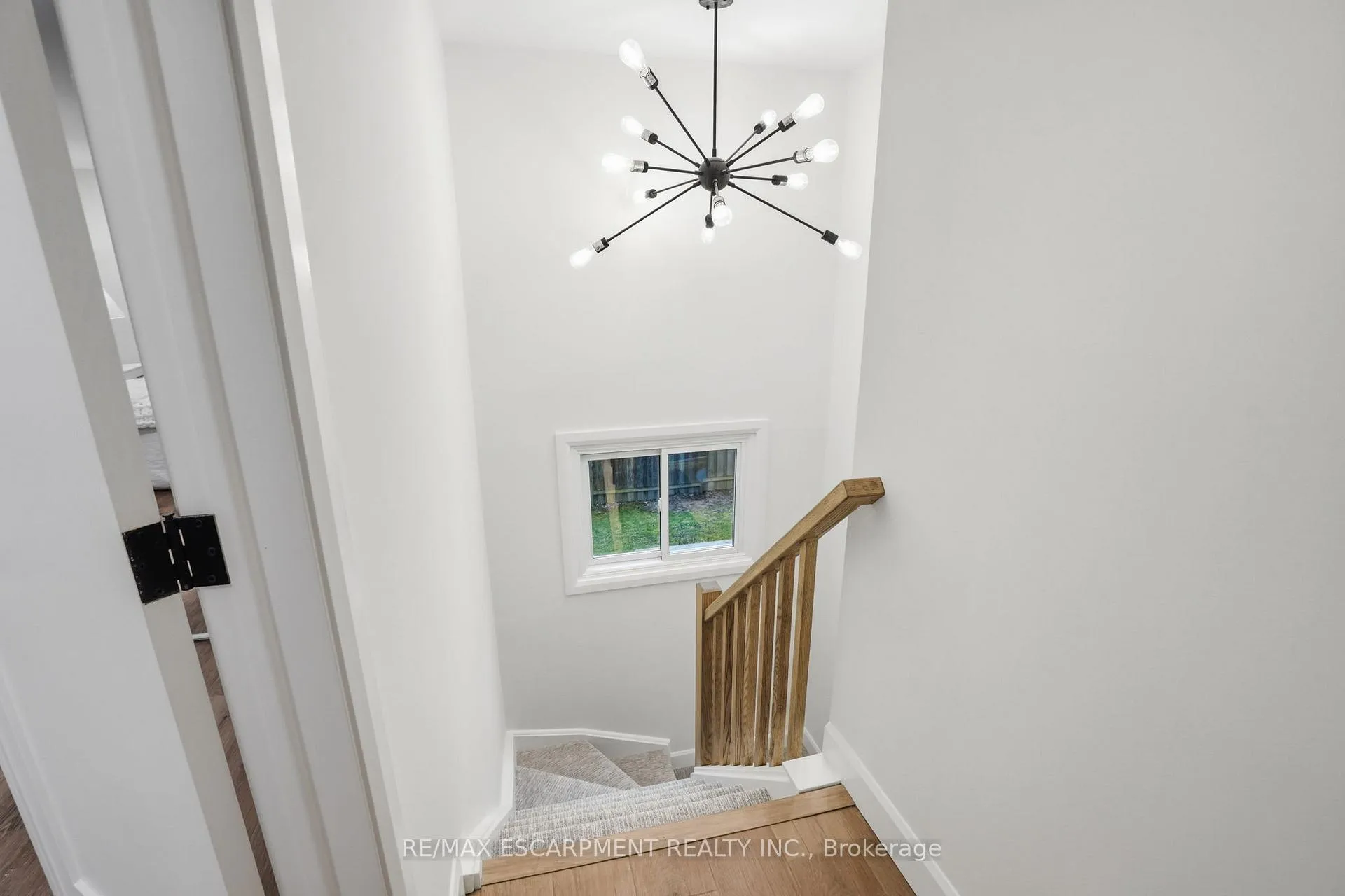 Photo 18 of 8 Chudleigh Street, Hamilton, Waterdown — HOMEH