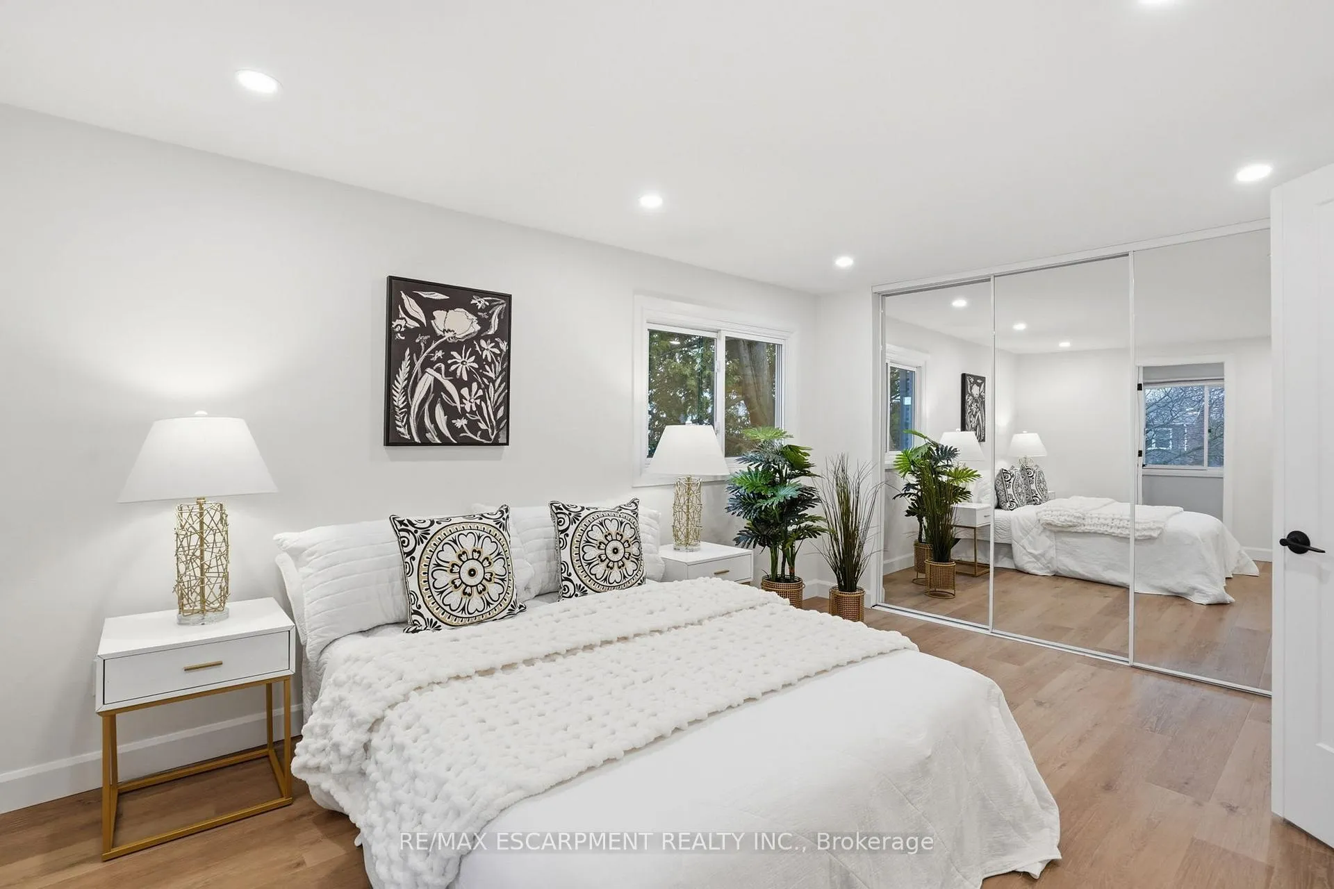 Photo 20 of 8 Chudleigh Street, Hamilton, Waterdown — HOMEH