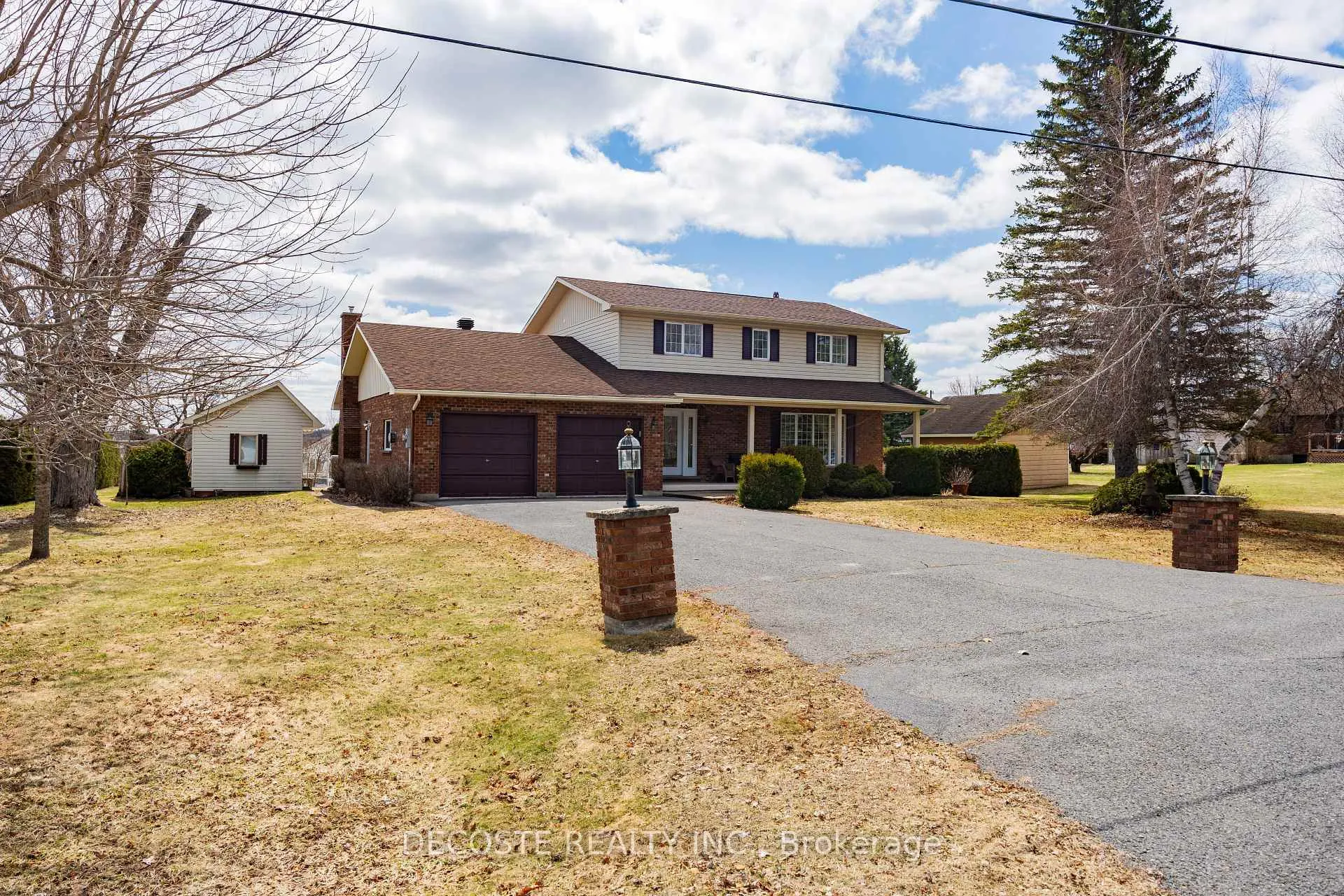 Photo 2 of 100 Macleod Crescent, North Glengarry, Alexandria — HOMEH