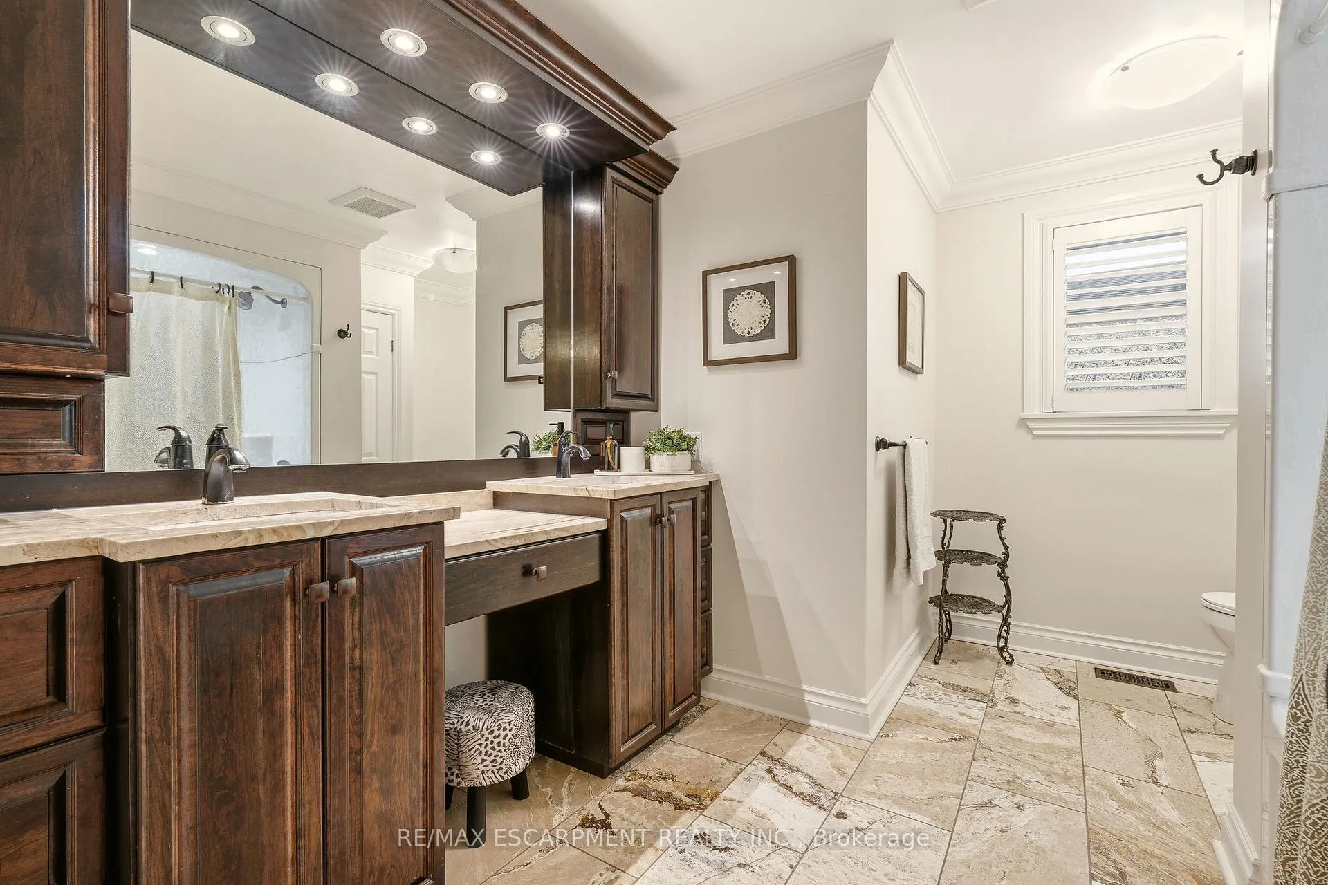 Photo 10 of 43 Maple Drive, Hamilton, Stoney Creek — HOMEH