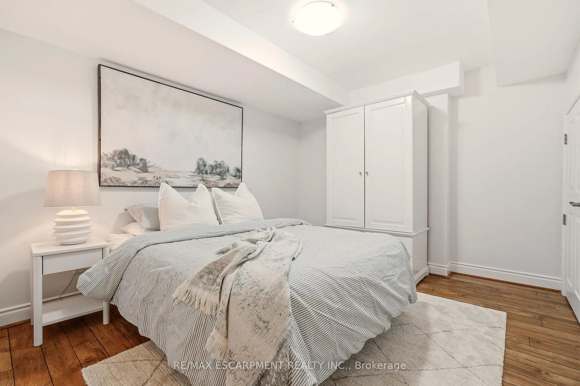 Photo 36 of 43 Maple Drive, Hamilton, Stoney Creek — HOMEH