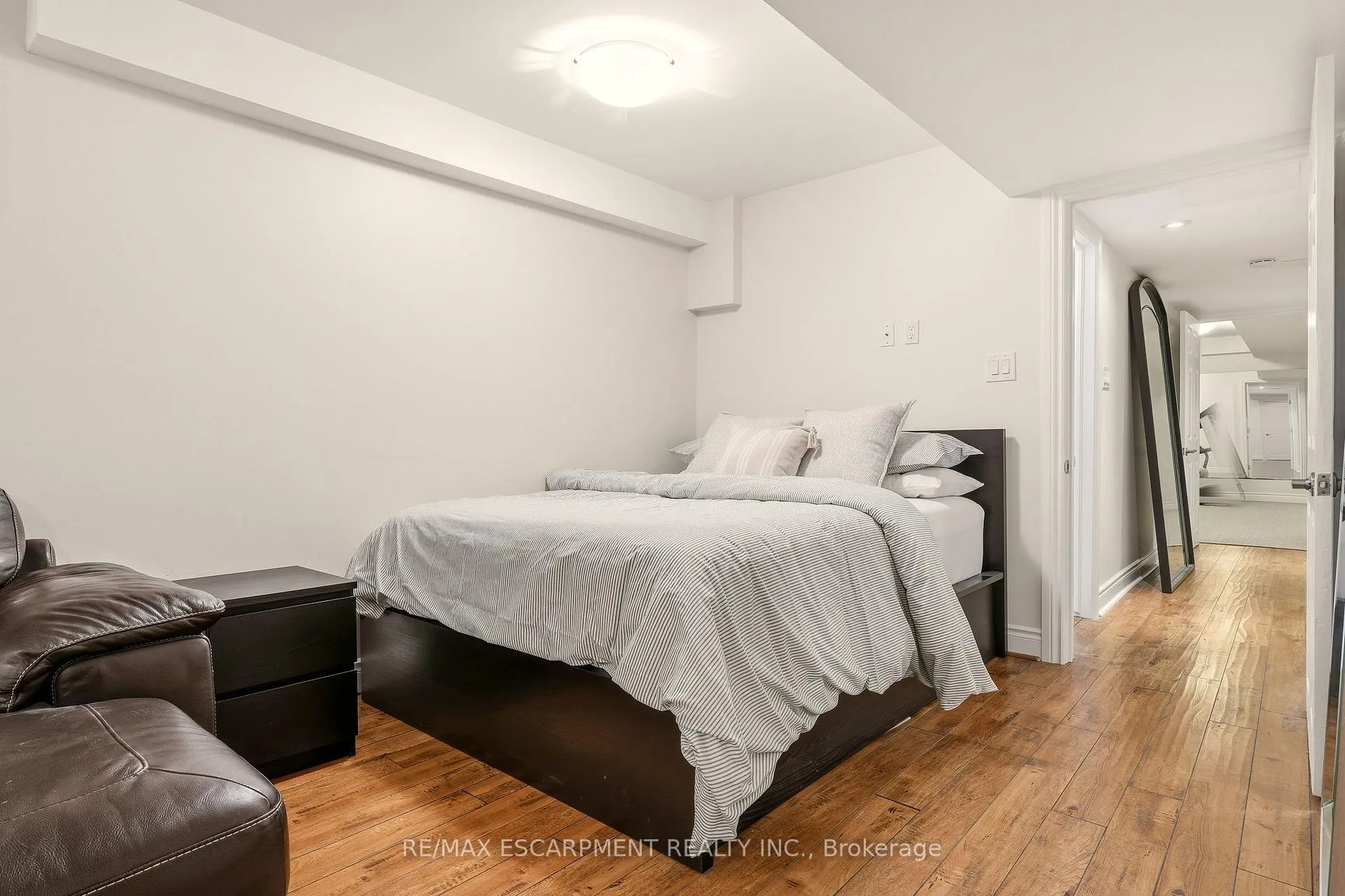 Photo 37 of 43 Maple Drive, Hamilton, Stoney Creek — HOMEH