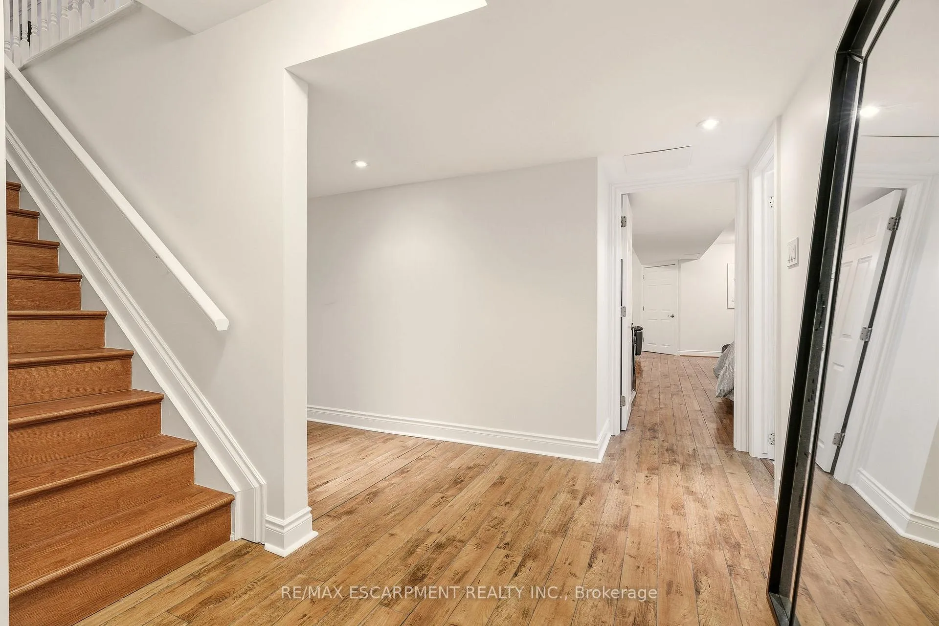 Photo 44 of 43 Maple Drive, Hamilton, Stoney Creek — HOMEH