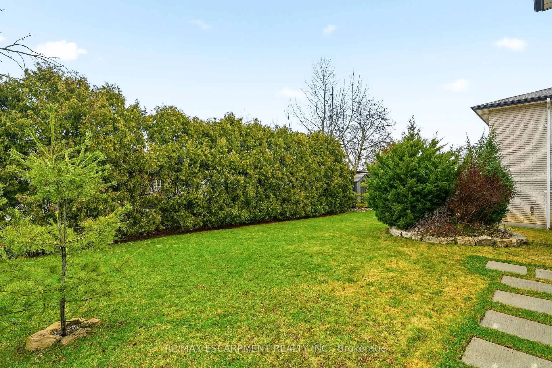 Photo 45 of 43 Maple Drive, Hamilton, Stoney Creek — HOMEH