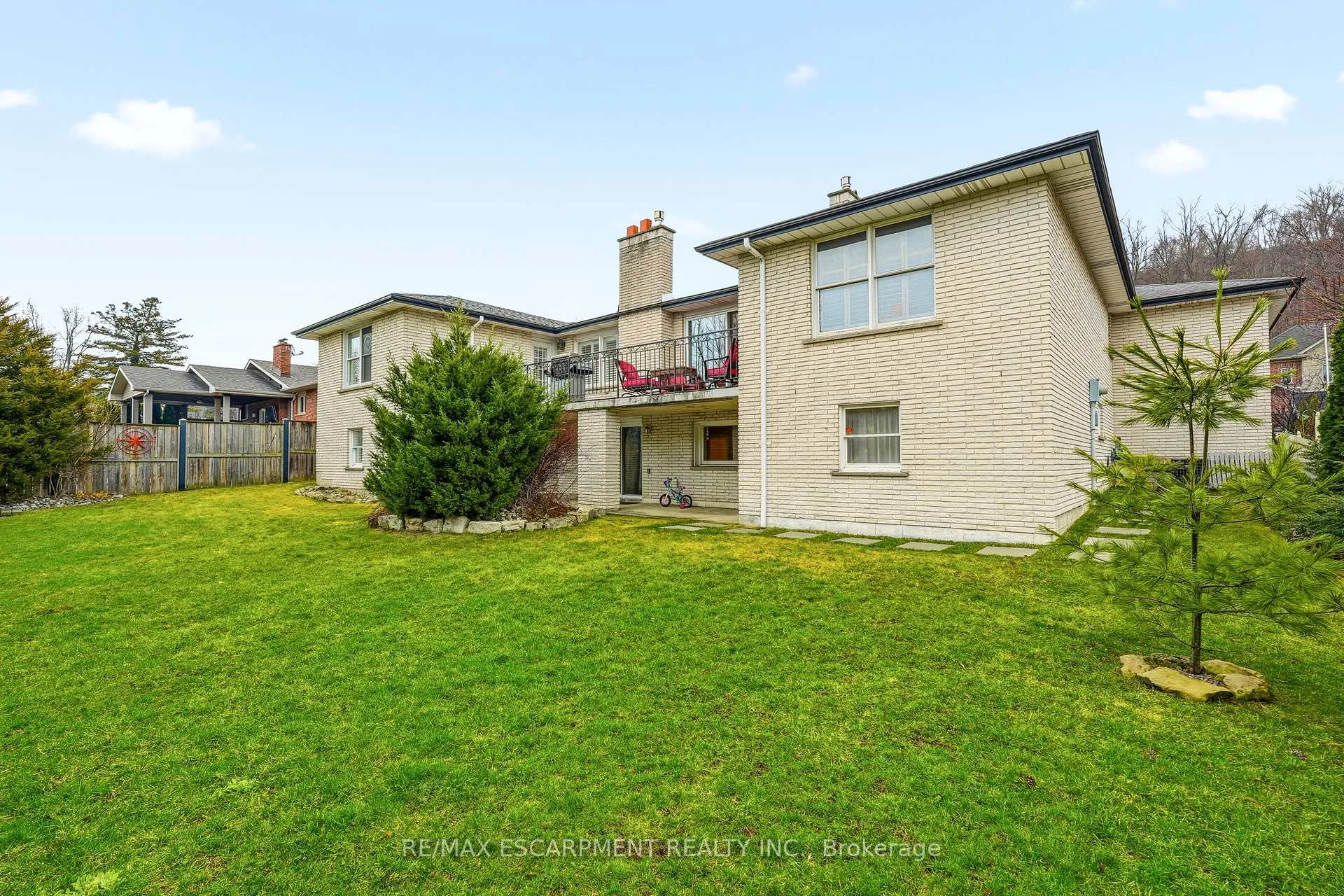 Photo 46 of 43 Maple Drive, Hamilton, Stoney Creek — HOMEH