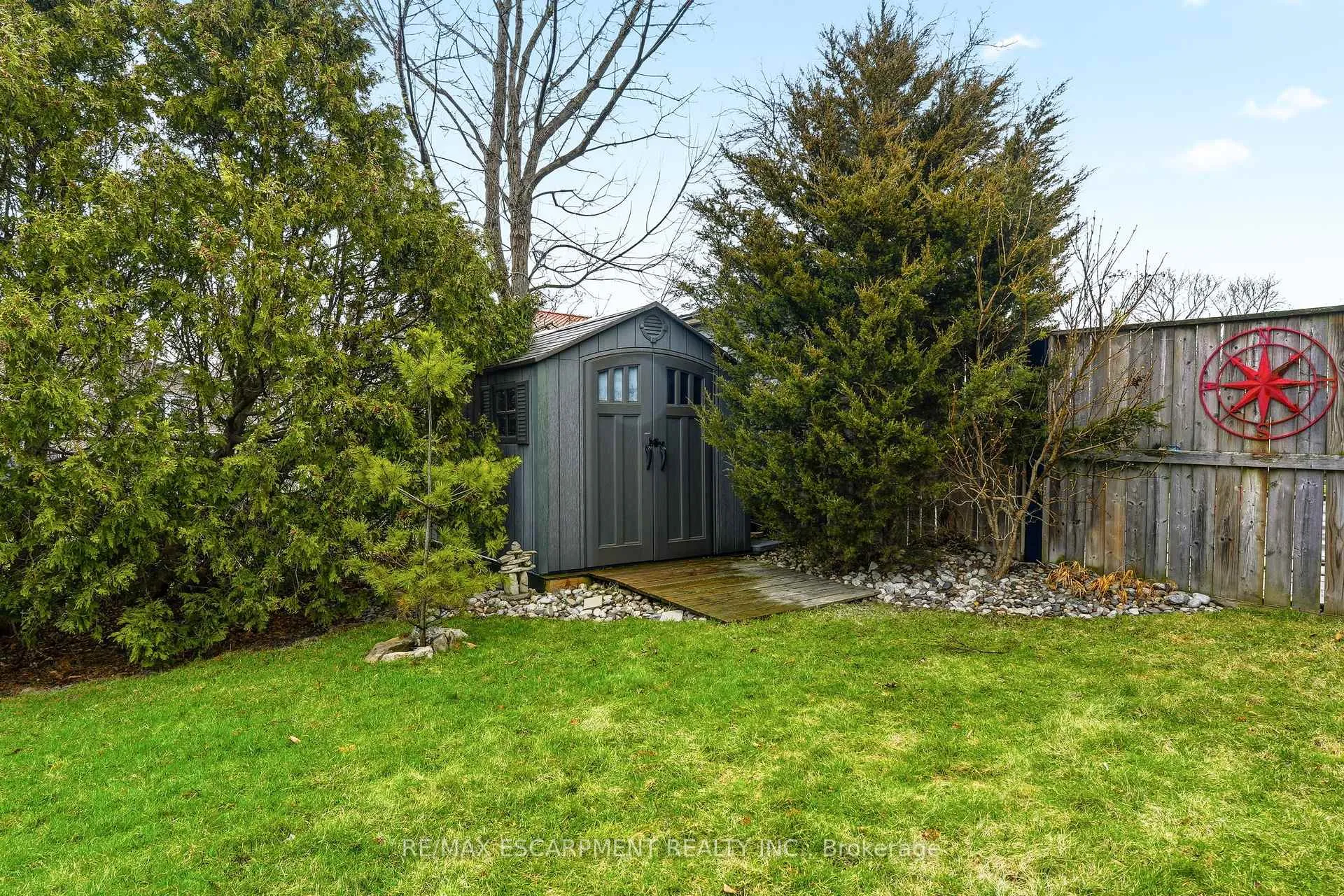 Photo 47 of 43 Maple Drive, Hamilton, Stoney Creek — HOMEH