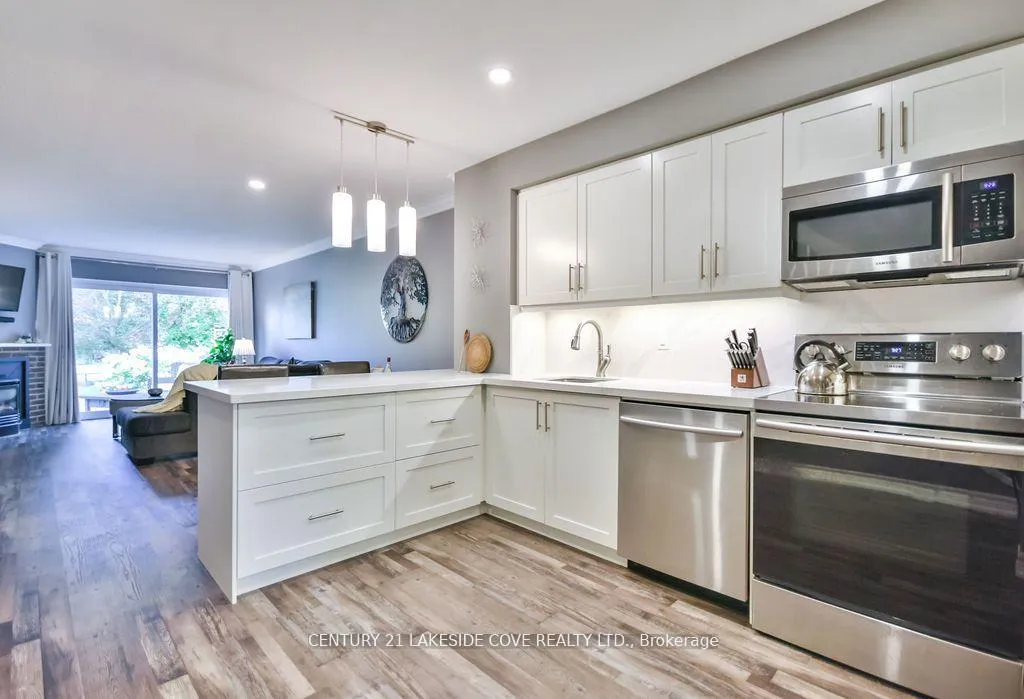 Photo 4 of Unit Unit #7, 70 Laguna Parkway, Ramara, Rural Ramara — HOMEH