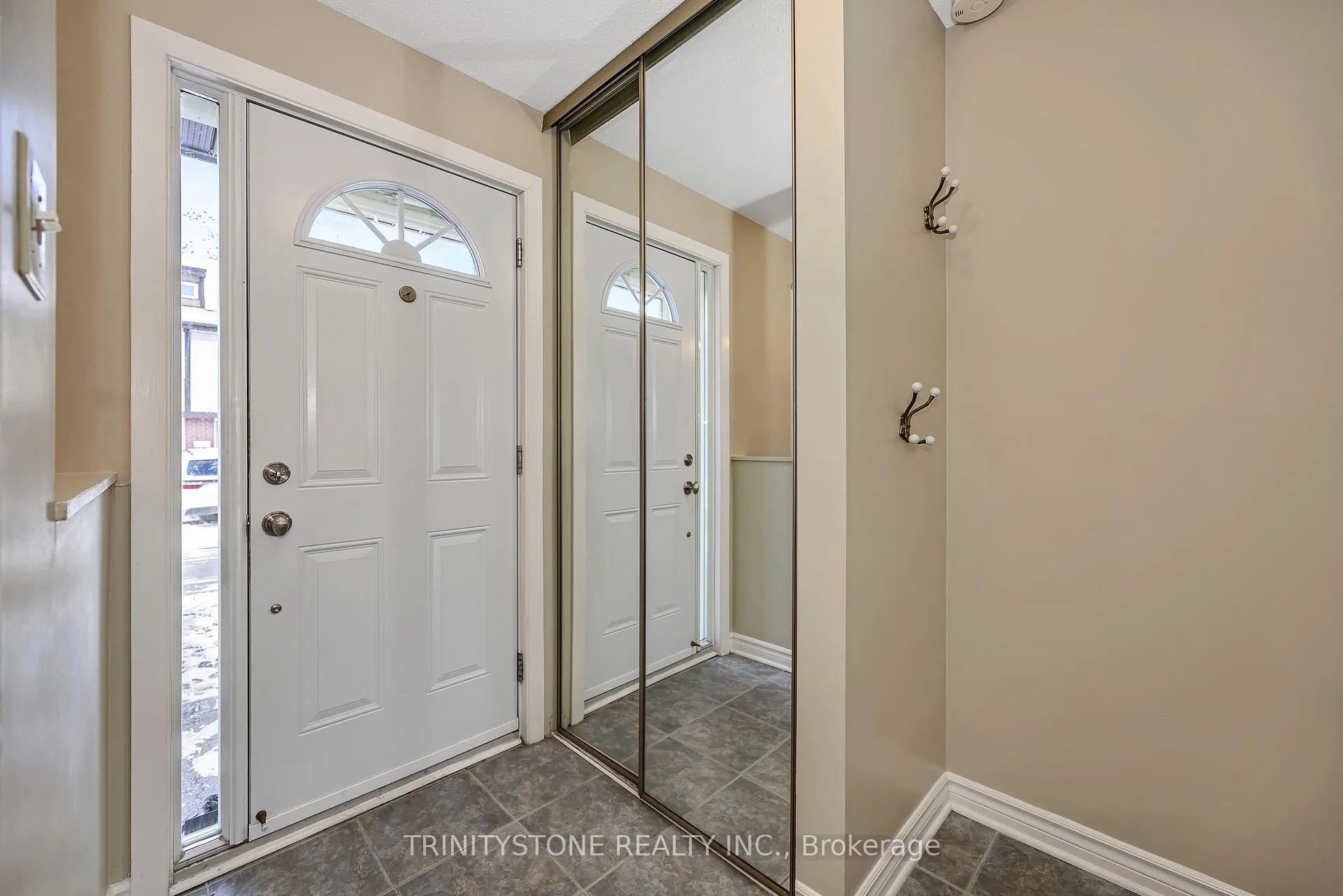 Photo 5 of Unit 57, 811 Connaught Avenue, Ottawa, Queensway Terrace North — HOMEH