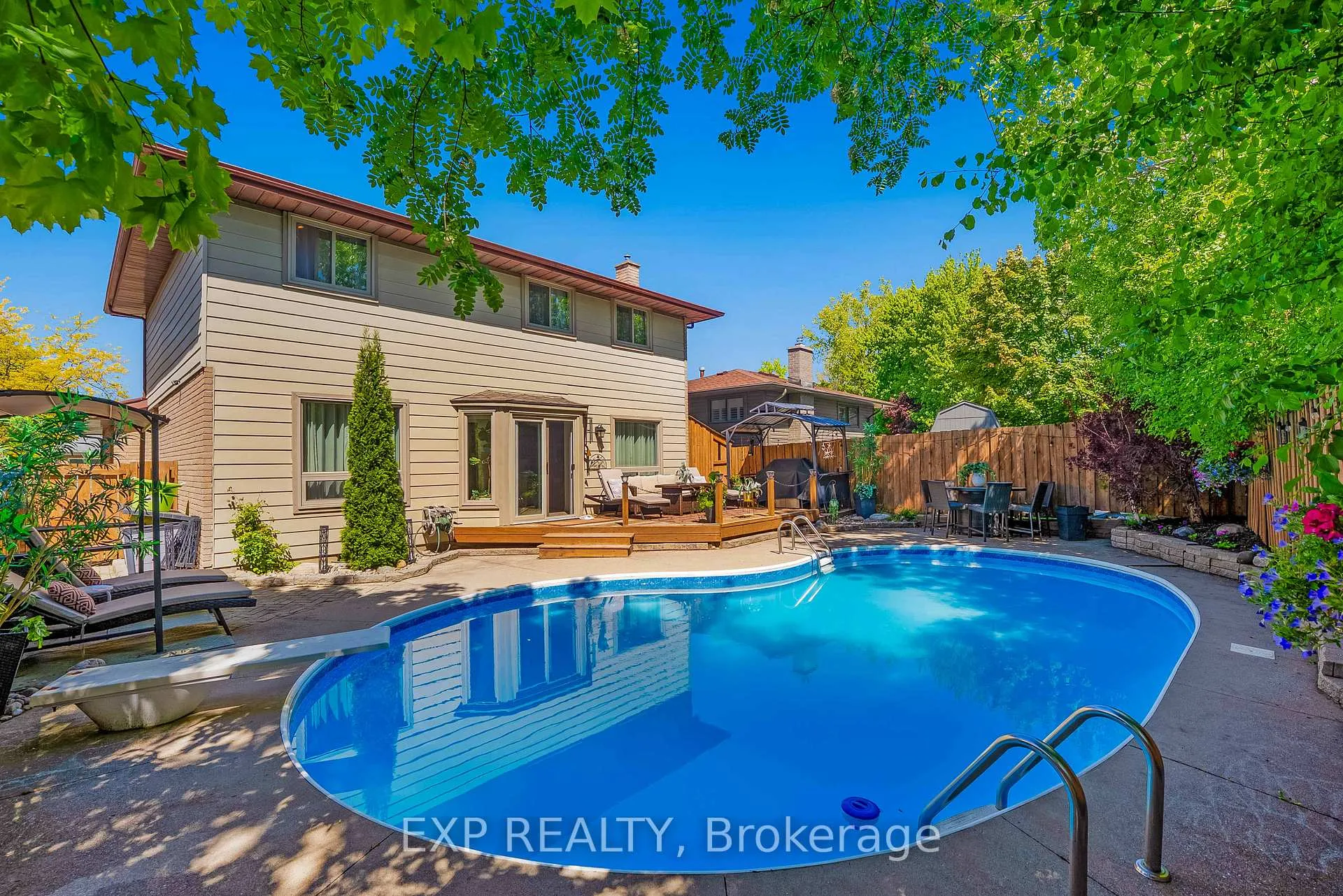 Photo 2 of 113 Oneida Place, Kitchener, Centreville Chicopee — HOMEH