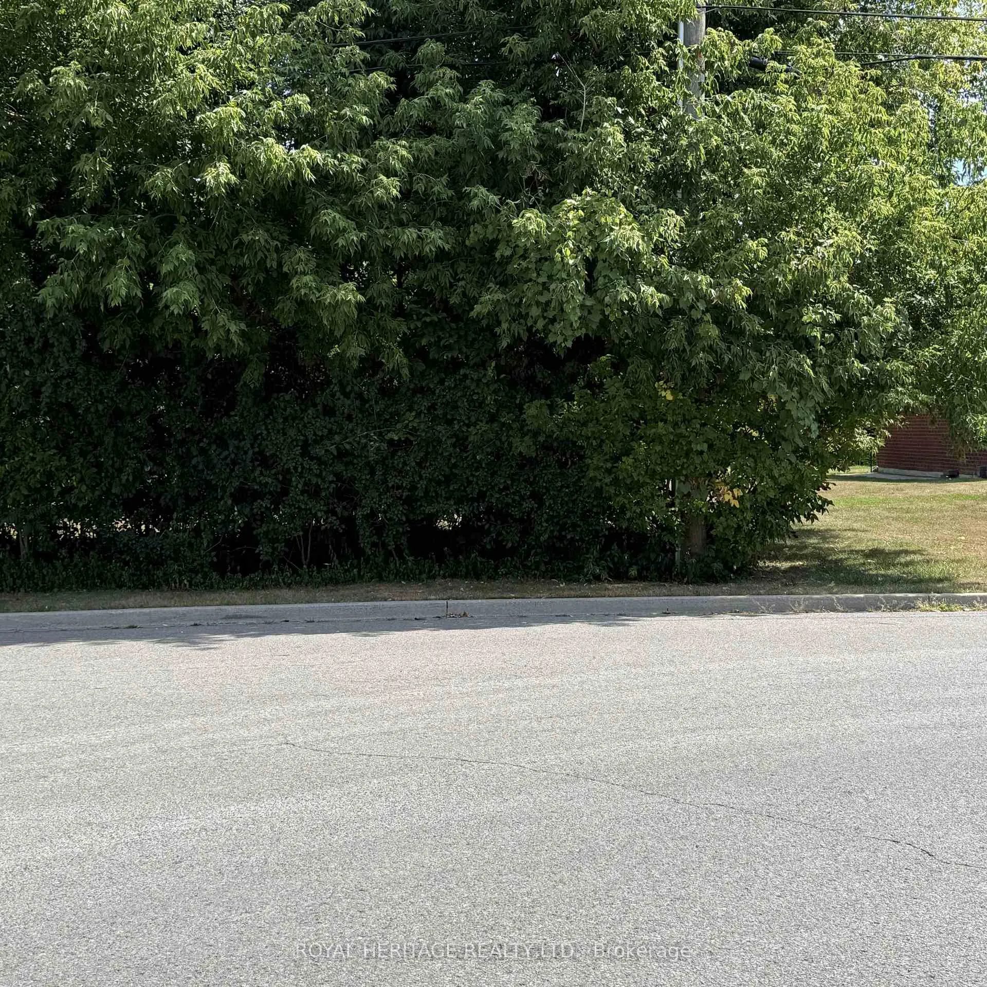 Photo 2 of 1835 Pine Grove Avenue, Pickering, Highbush — HOMEH