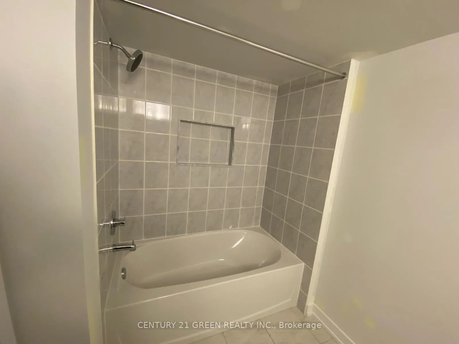 Photo 6 of Unit Lower, 29 Danielle Moore Circle, Scarborough, Bendale — HOMEH