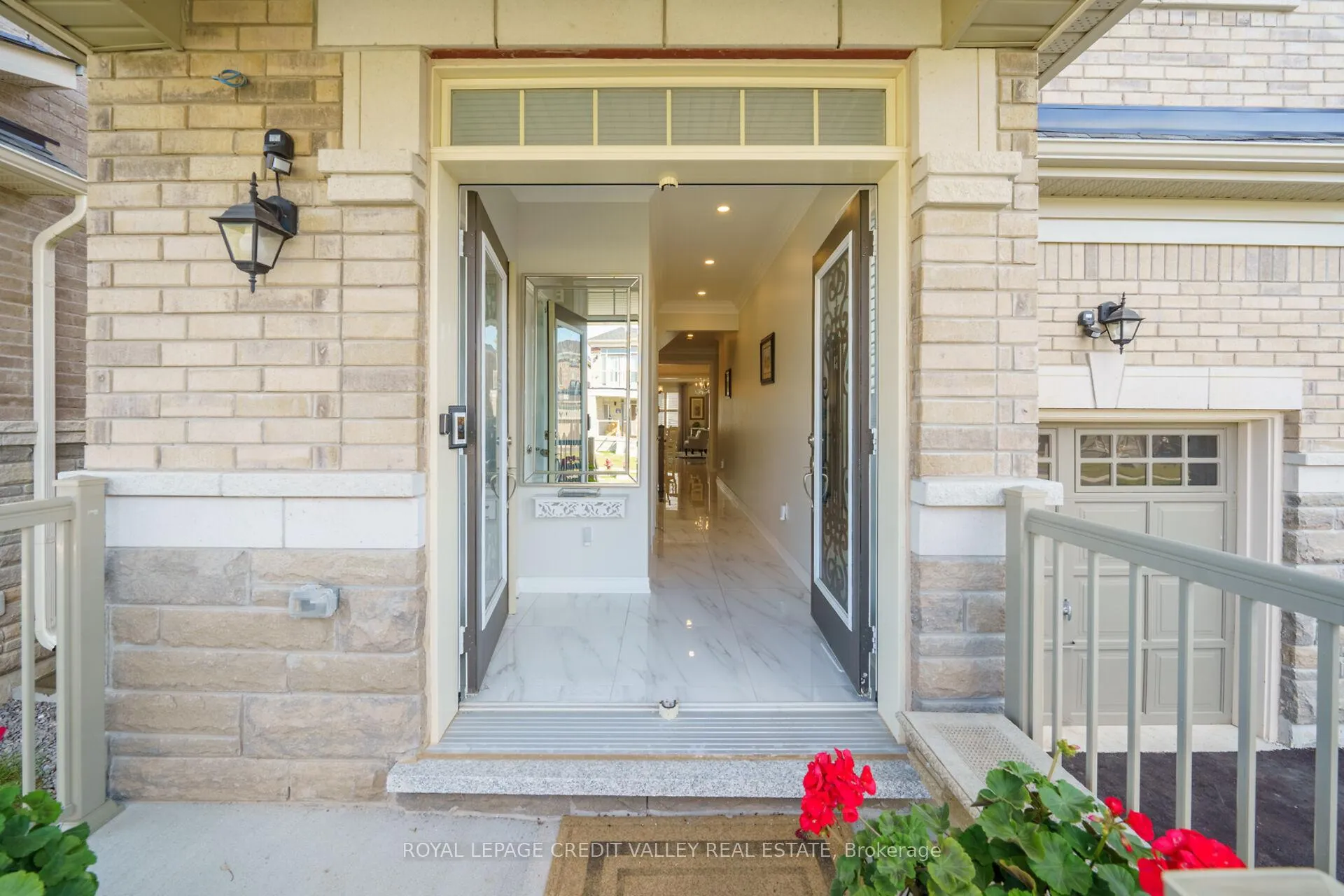 Photo 5 of 87 Westfield Crescent, Hamilton, Waterdown — HOMEH