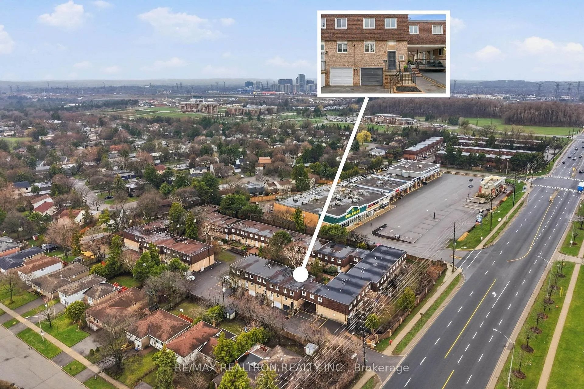 Photo 2 of Unit 39, 39 The Carriage Way, Markham, Royal Orchard — HOMEH
