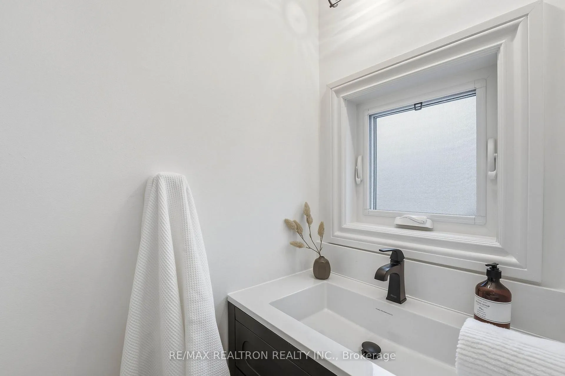 Photo 14 of Unit 39, 39 The Carriage Way, Markham, Royal Orchard — HOMEH