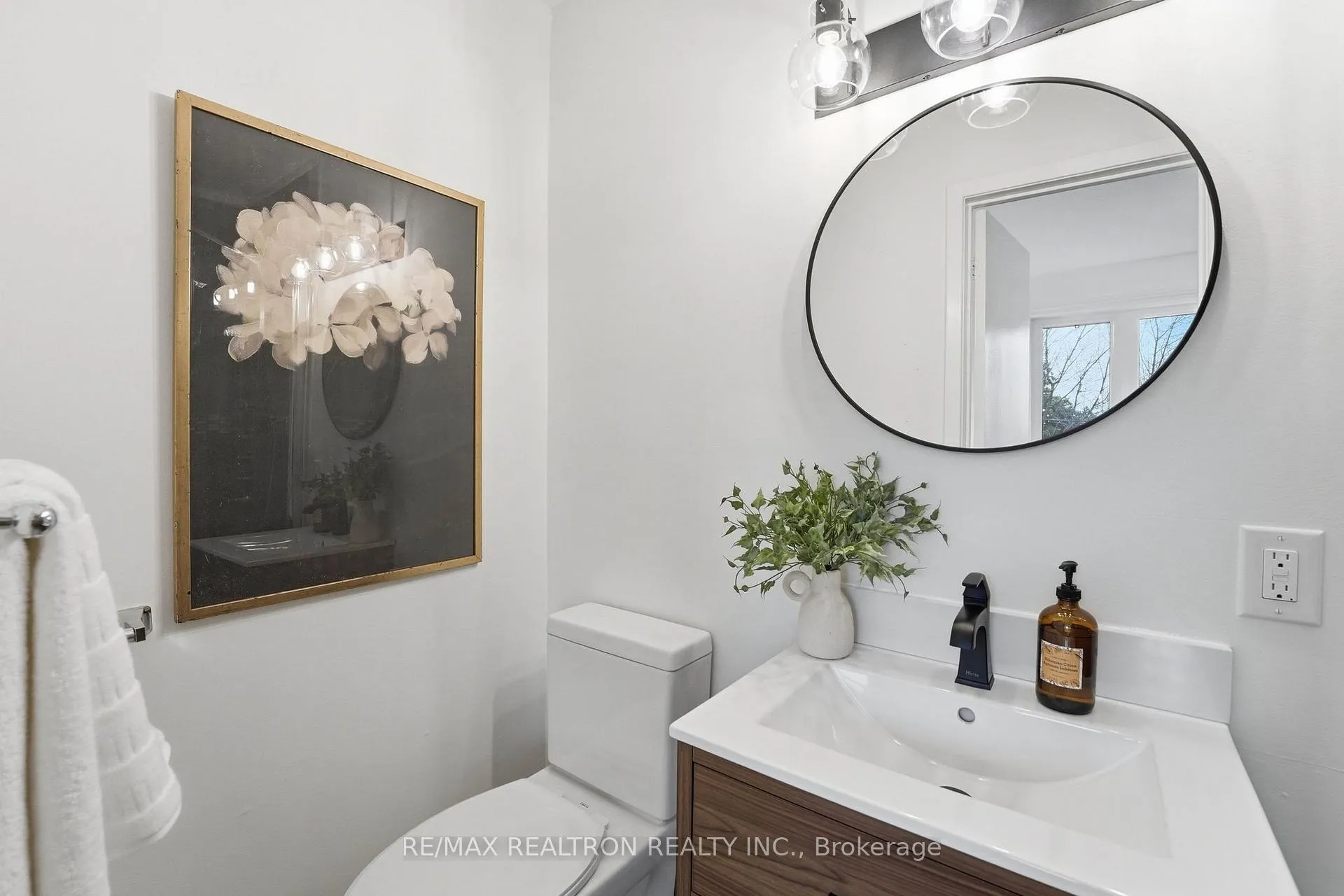 Photo 19 of Unit 39, 39 The Carriage Way, Markham, Royal Orchard — HOMEH