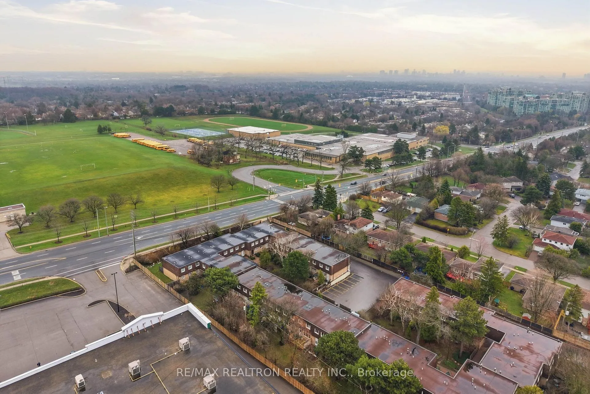 Photo 40 of Unit 39, 39 The Carriage Way, Markham, Royal Orchard — HOMEH