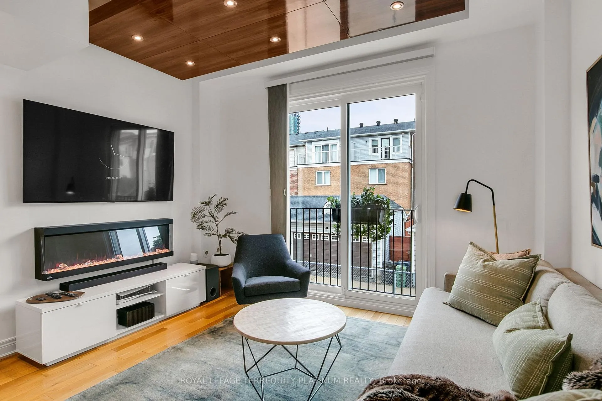 Photo 4 of 22 Fairhead Mews, Toronto, East End-Danforth — HOMEH