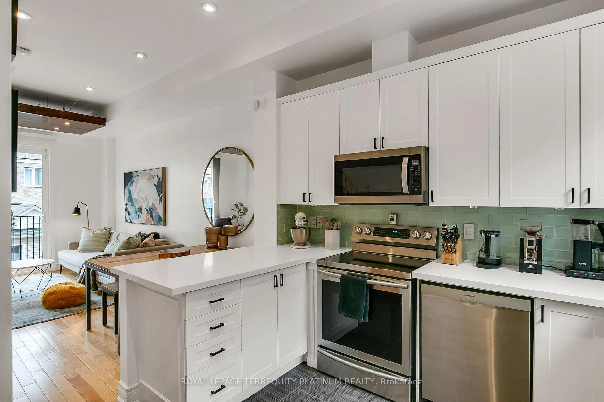 Photo 9 of 22 Fairhead Mews, Toronto, East End-Danforth — HOMEH