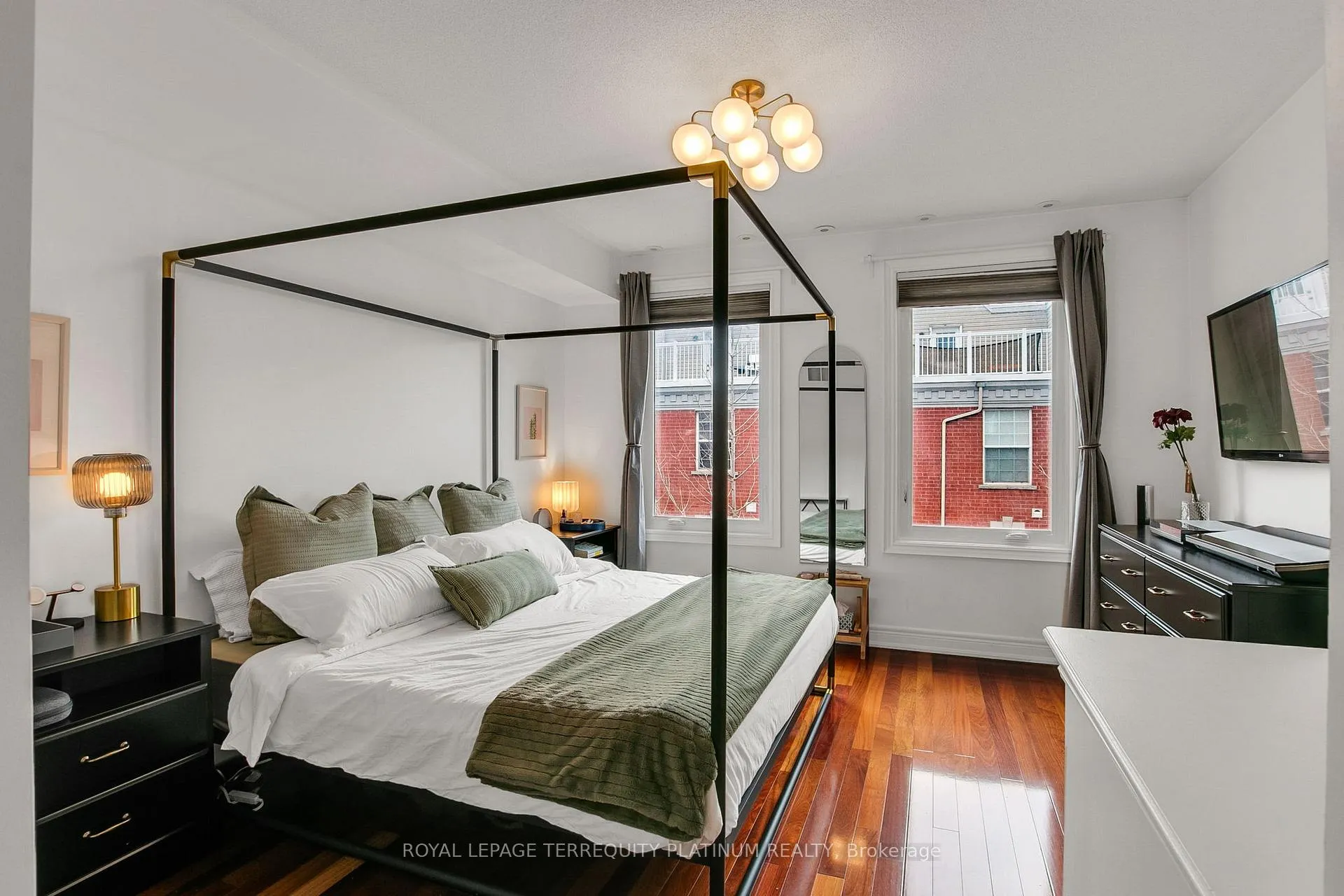 Photo 11 of 22 Fairhead Mews, Toronto, East End-Danforth — HOMEH