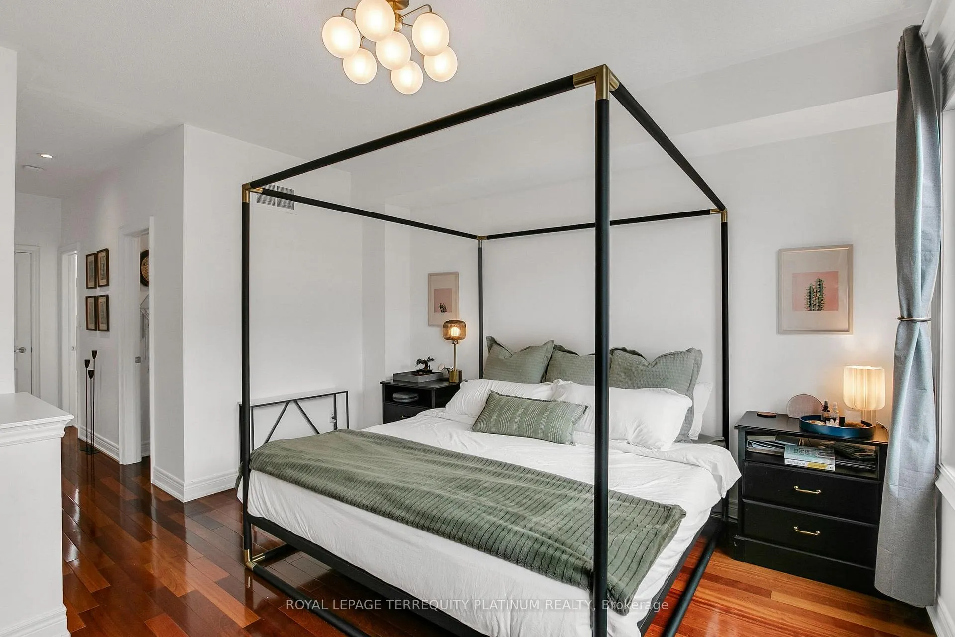 Photo 12 of 22 Fairhead Mews, Toronto, East End-Danforth — HOMEH