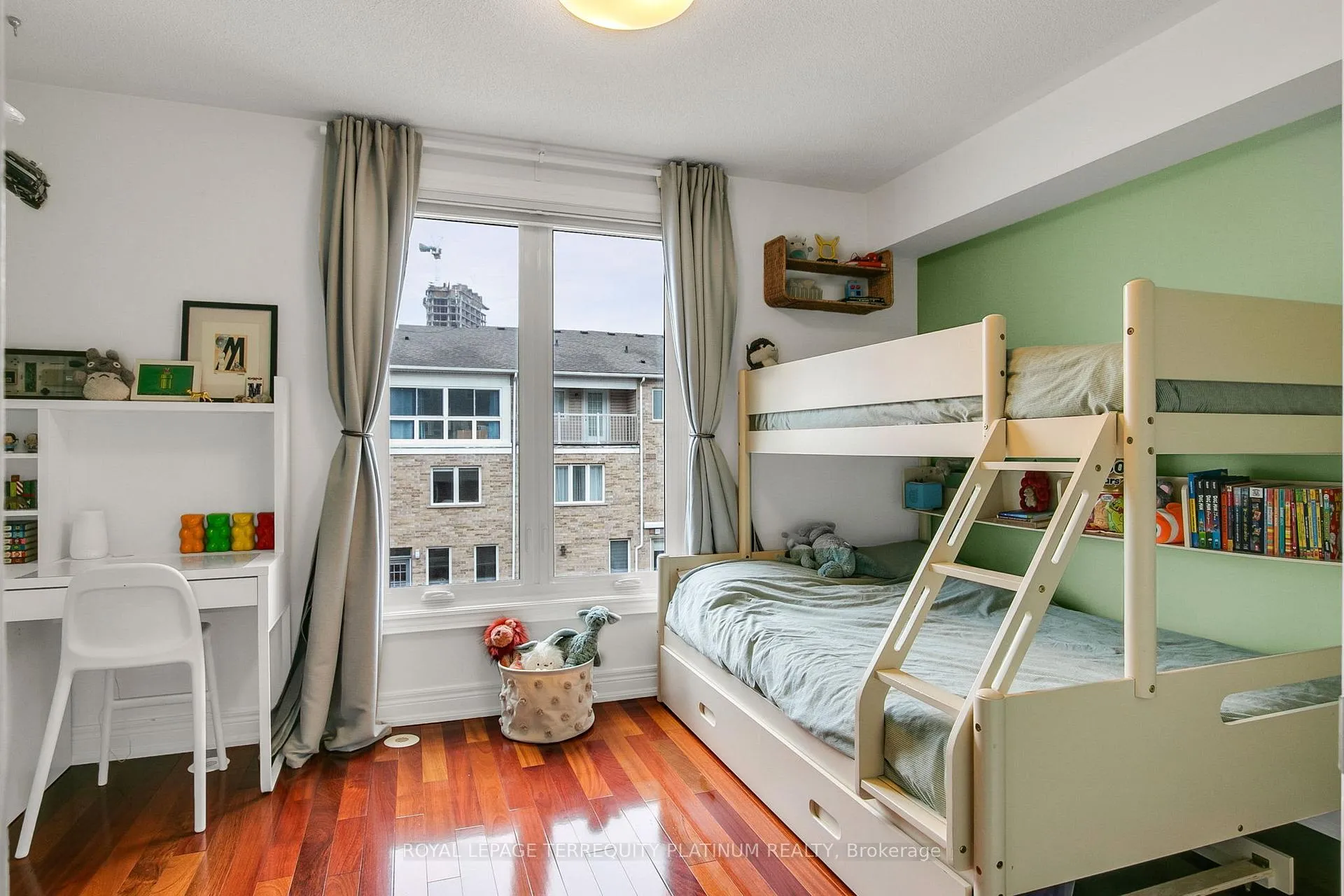 Photo 13 of 22 Fairhead Mews, Toronto, East End-Danforth — HOMEH