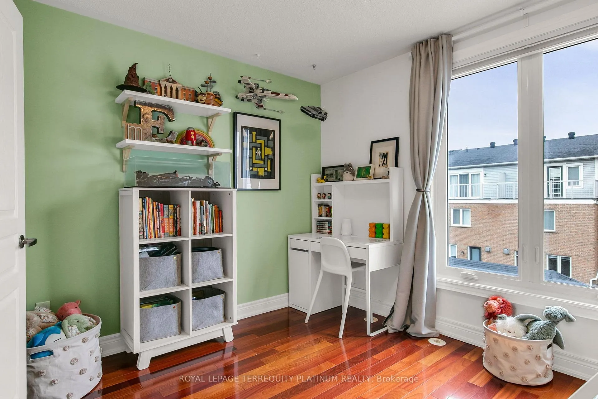 Photo 14 of 22 Fairhead Mews, Toronto, East End-Danforth — HOMEH