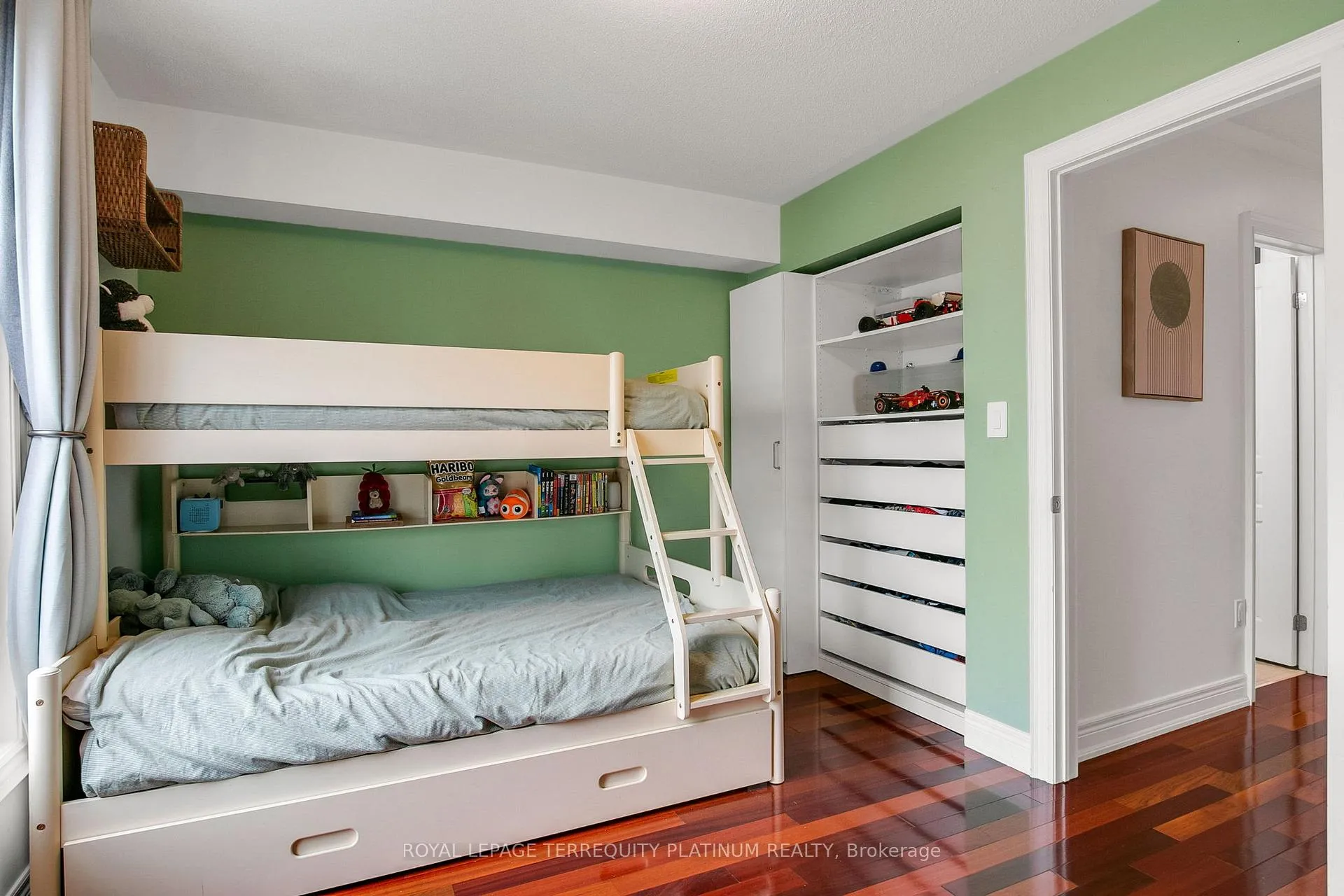 Photo 15 of 22 Fairhead Mews, Toronto, East End-Danforth — HOMEH