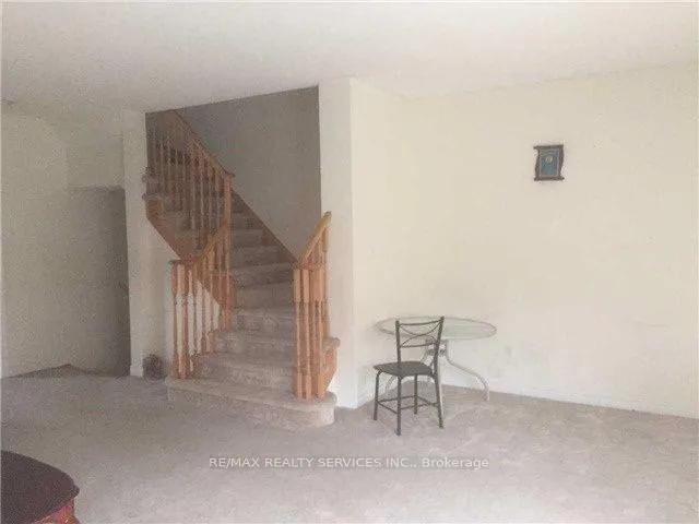 Photo 2 of 10 Urbana Road, Brampton, Bram West — HOMEH