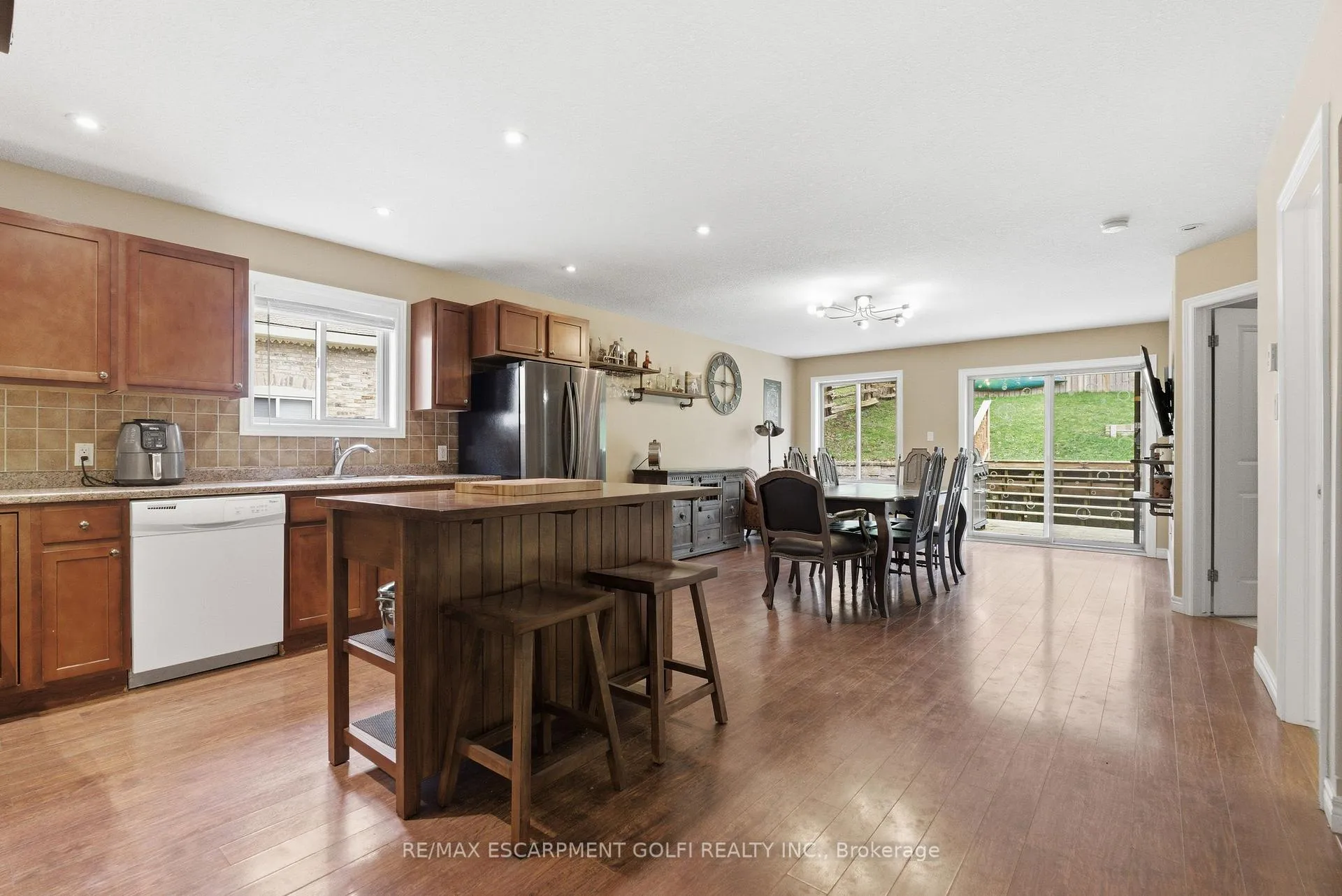 Photo 2 of 95 West River Street, Brant, Paris — HOMEH