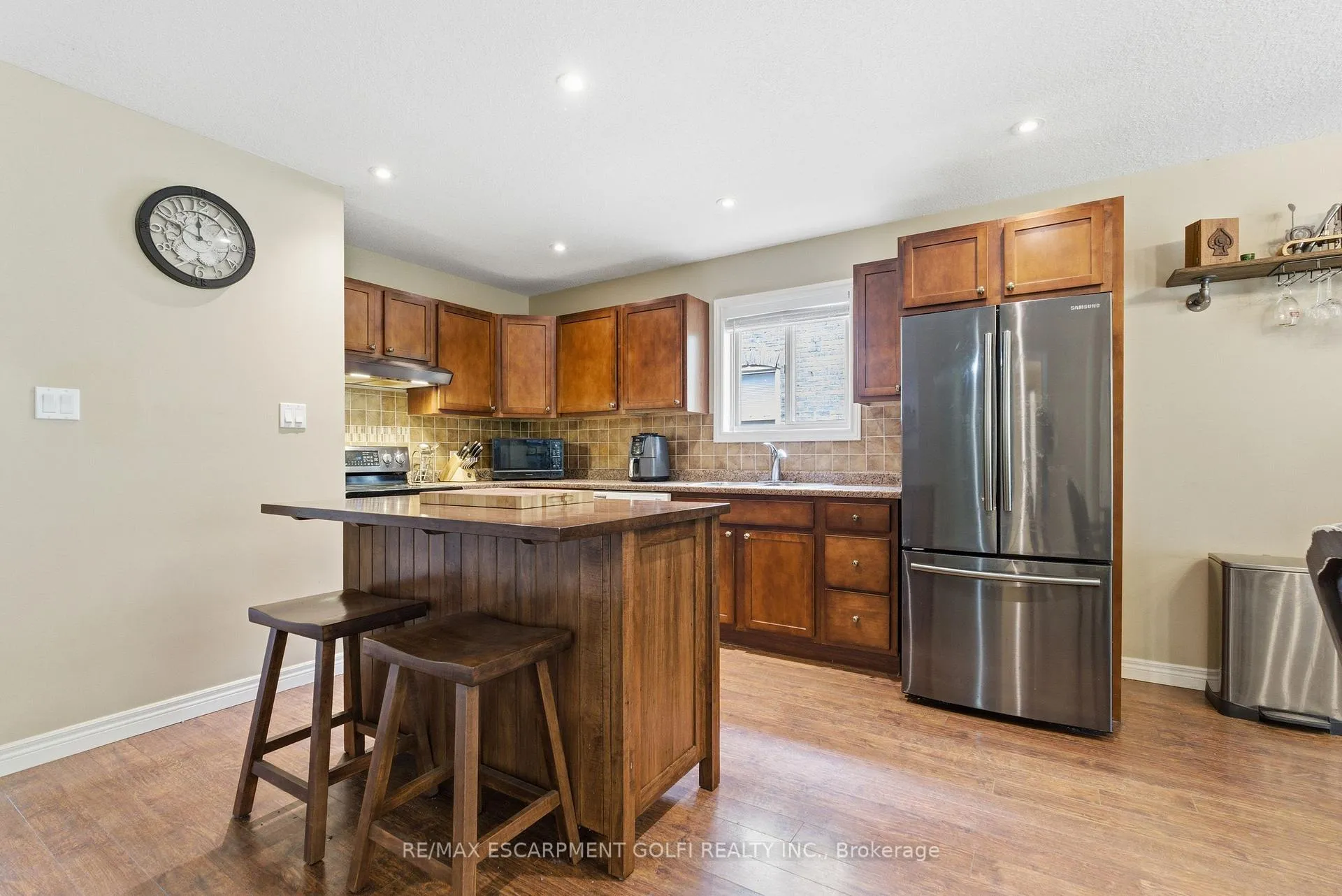 Photo 5 of 95 West River Street, Brant, Paris — HOMEH