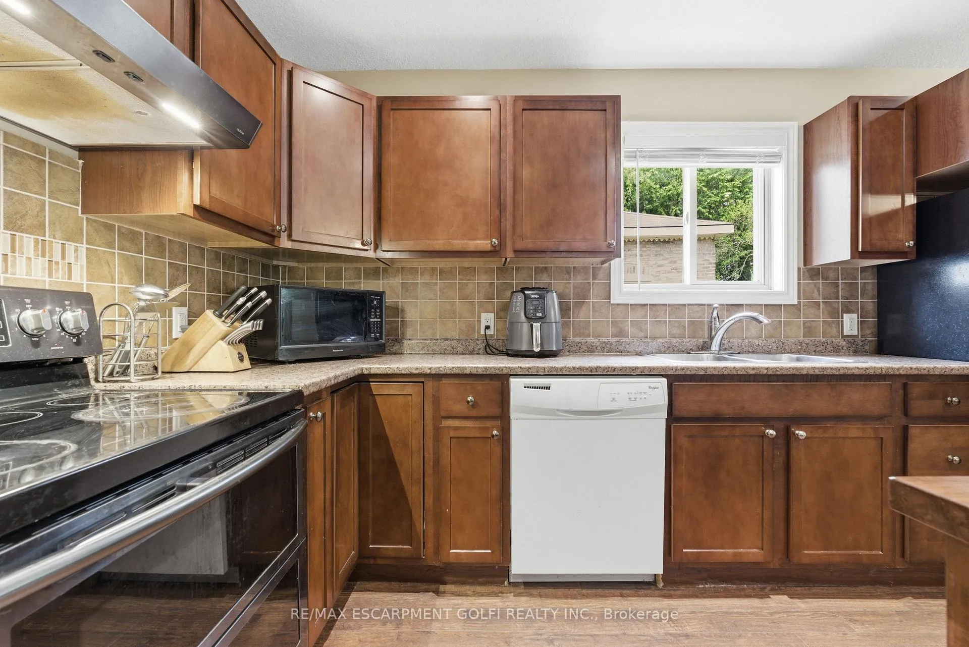 Photo 6 of 95 West River Street, Brant, Paris — HOMEH