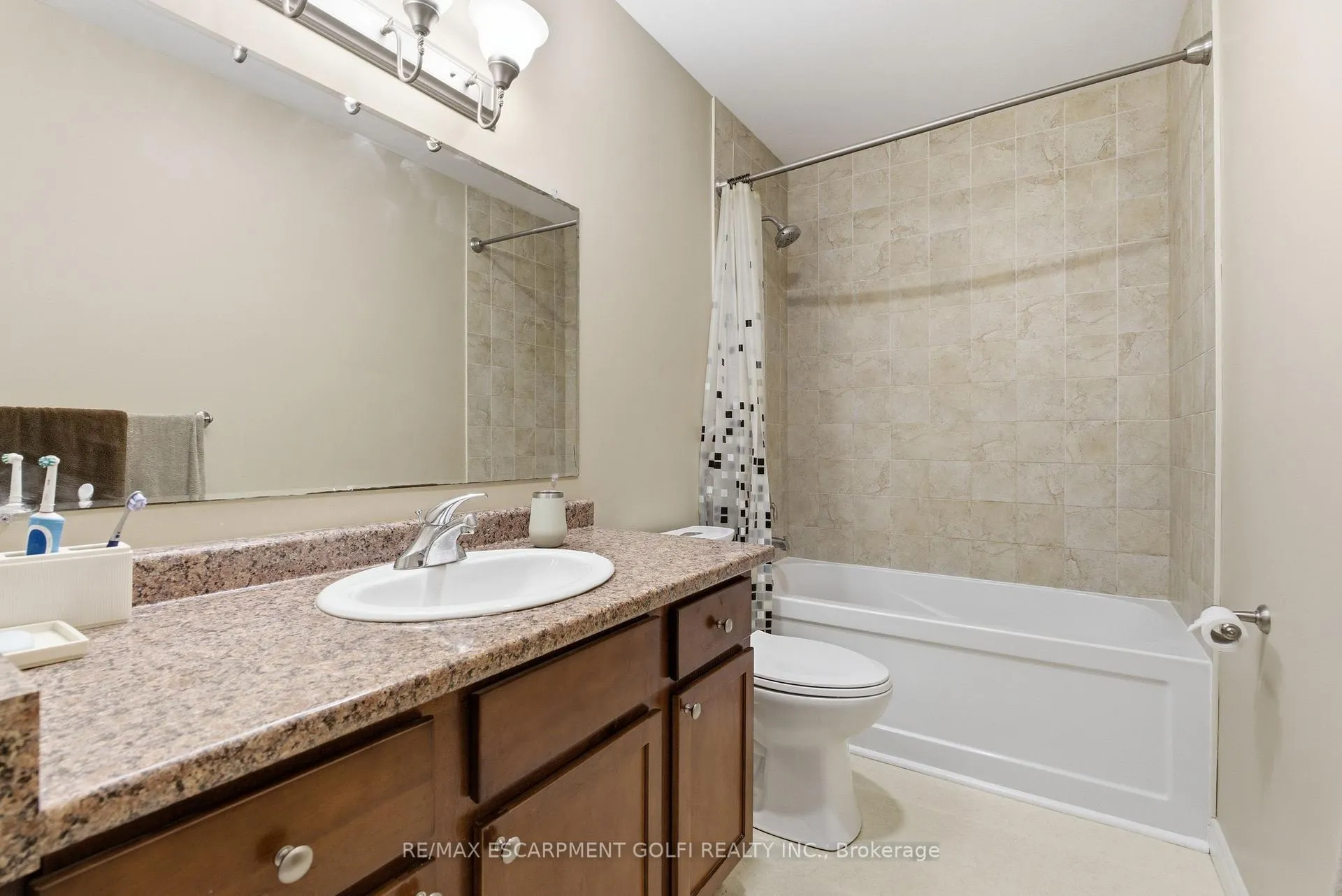 Photo 8 of 95 West River Street, Brant, Paris — HOMEH