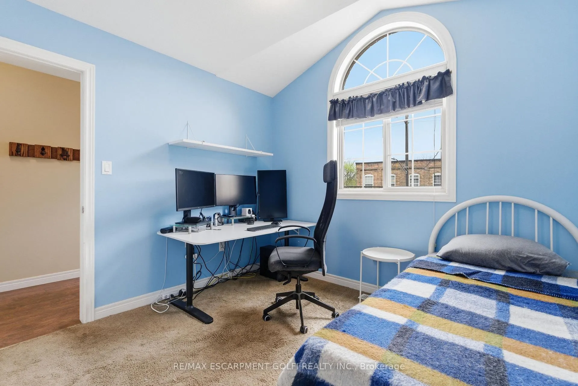 Photo 9 of 95 West River Street, Brant, Paris — HOMEH