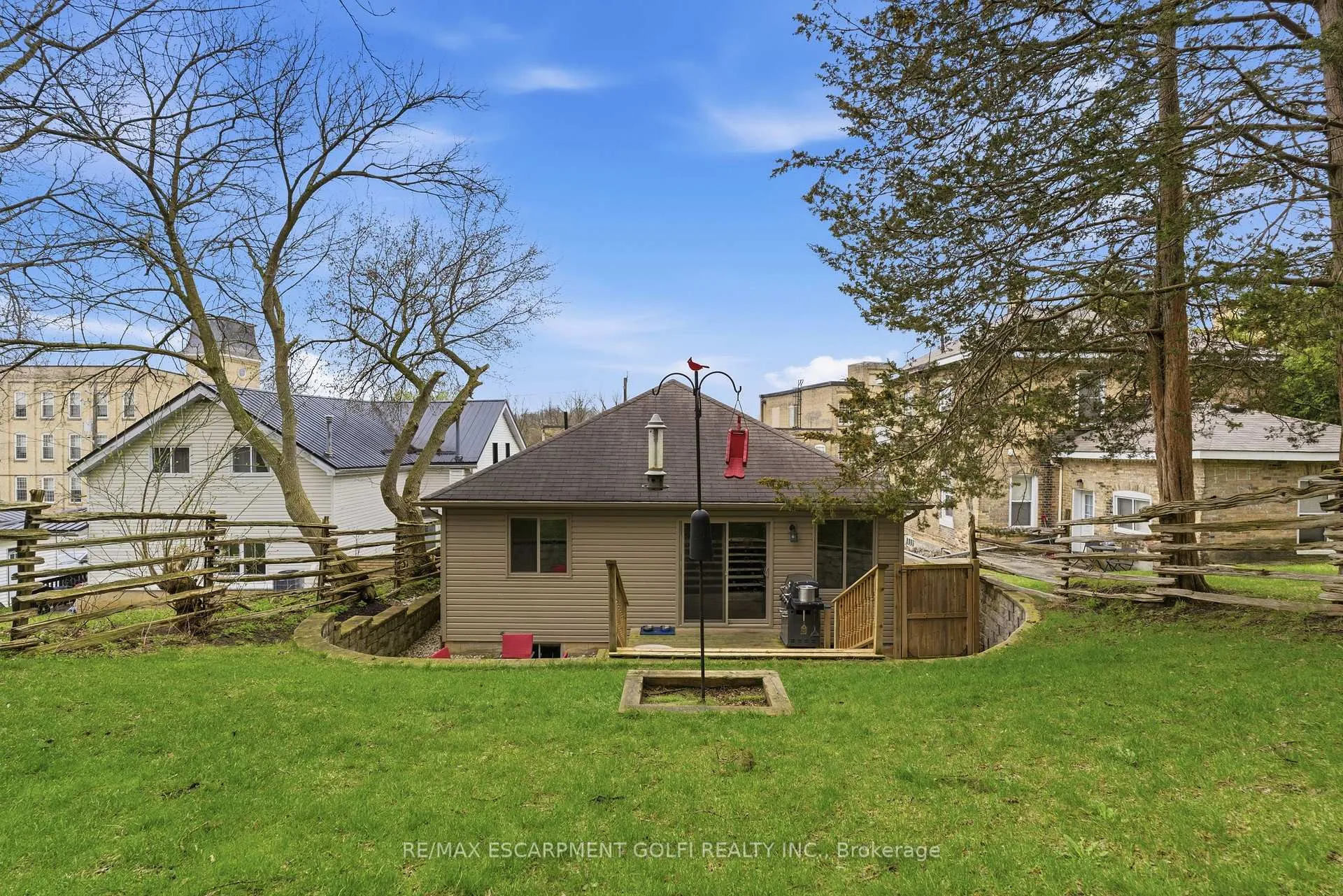 Photo 17 of 95 West River Street, Brant, Paris — HOMEH