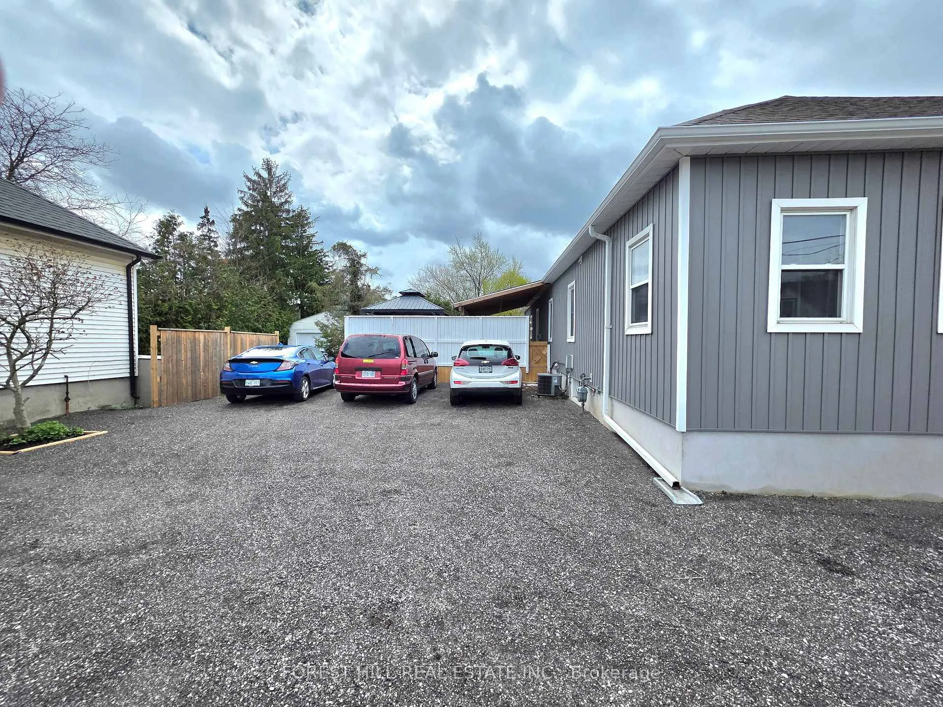 Photo 2 of 390 Glendale Avenue, St. Catharines, Burleigh Hill — HOMEH