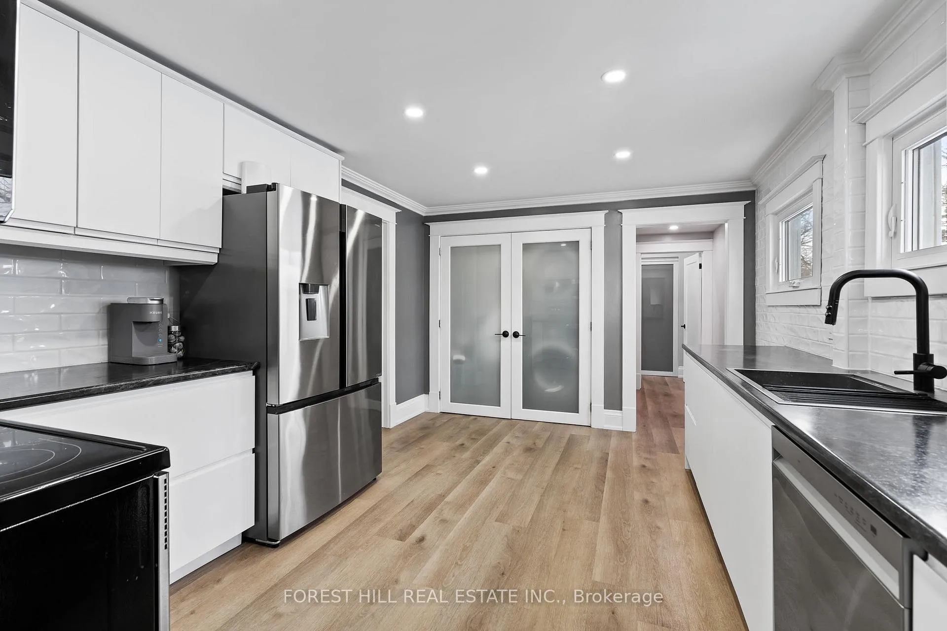 Photo 8 of 390 Glendale Avenue, St. Catharines, Burleigh Hill — HOMEH