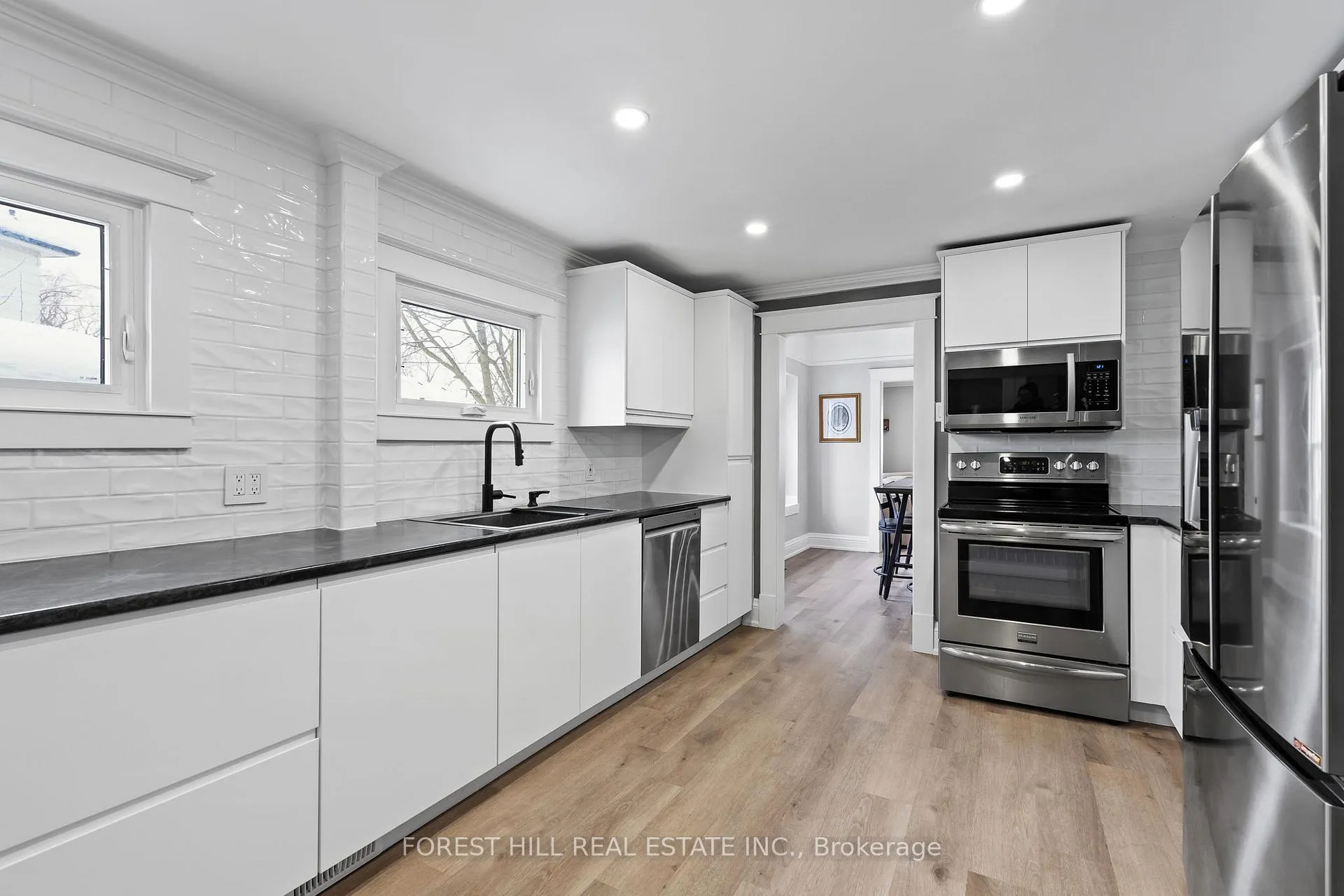 Photo 9 of 390 Glendale Avenue, St. Catharines, Burleigh Hill — HOMEH