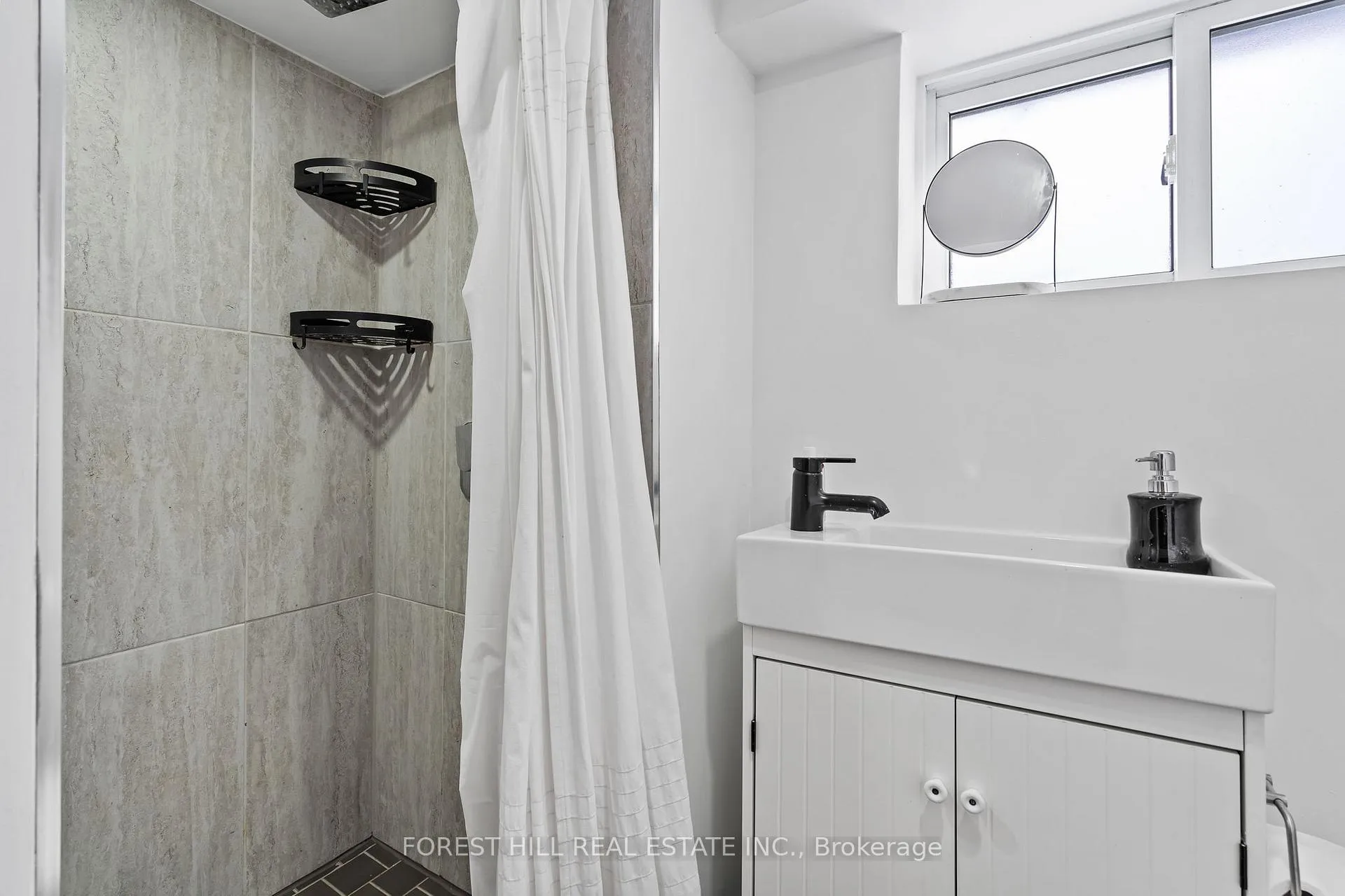 Photo 25 of 390 Glendale Avenue, St. Catharines, Burleigh Hill — HOMEH