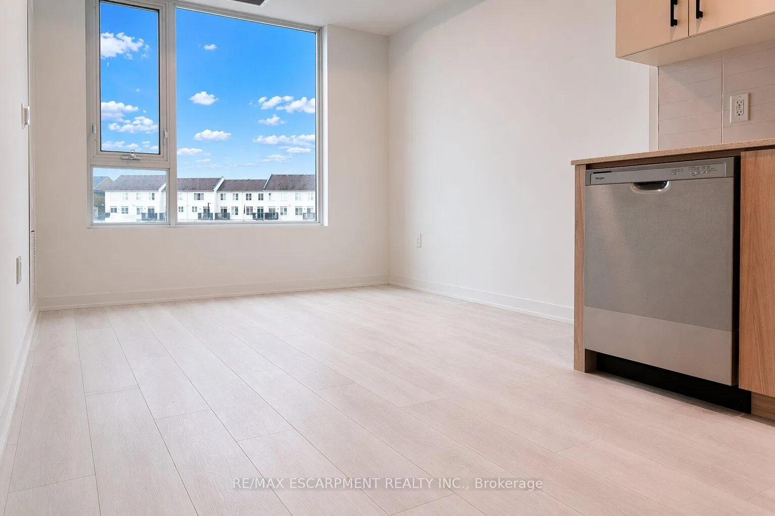 Photo 5 of Unit 202, 4878 Powers Common, Burlington, Alton — HOMEH