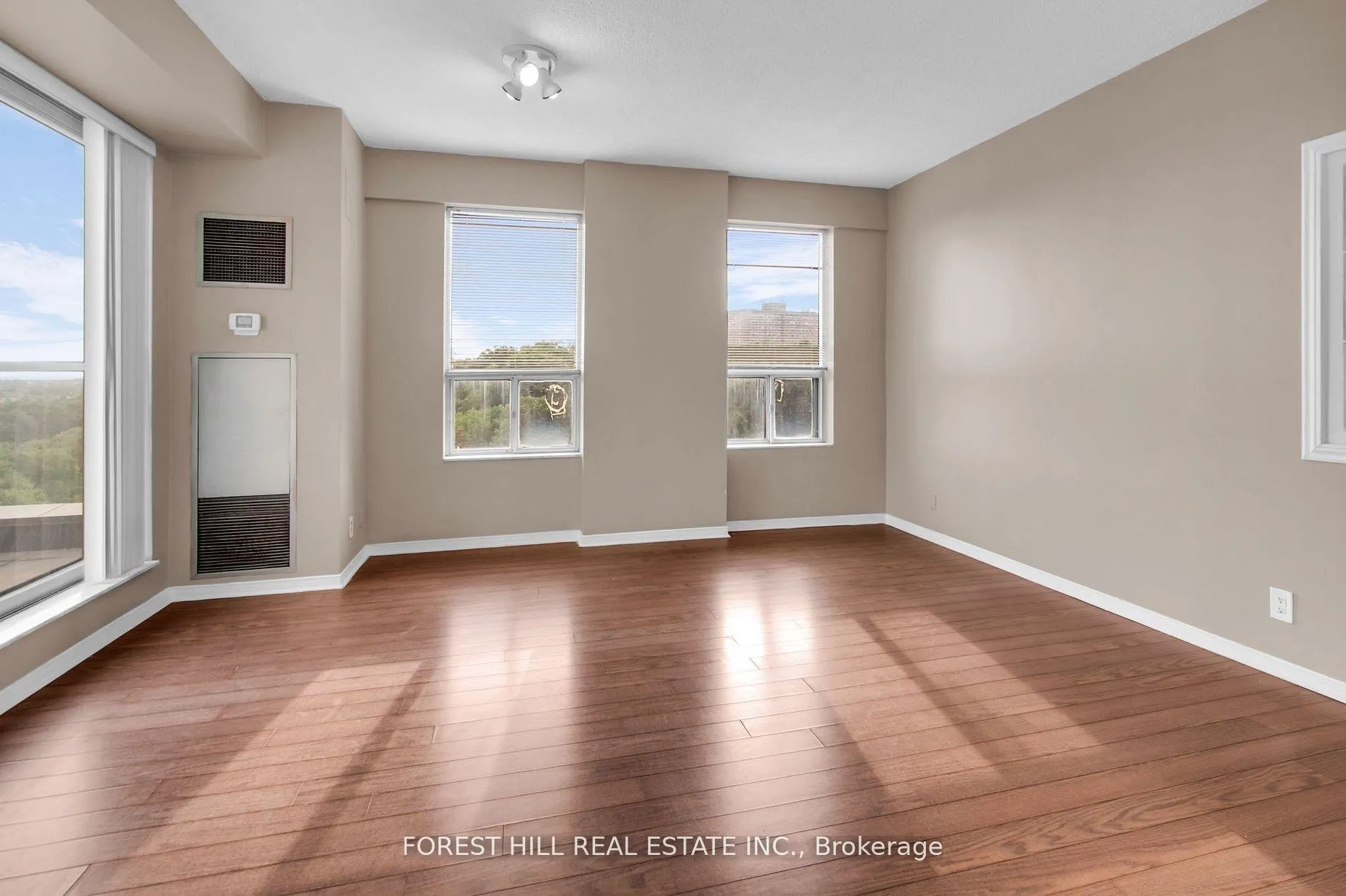 Photo 4 of Unit 720, 6 Humberline Drive, Etobicoke, West Humber-Clairville — HOMEH