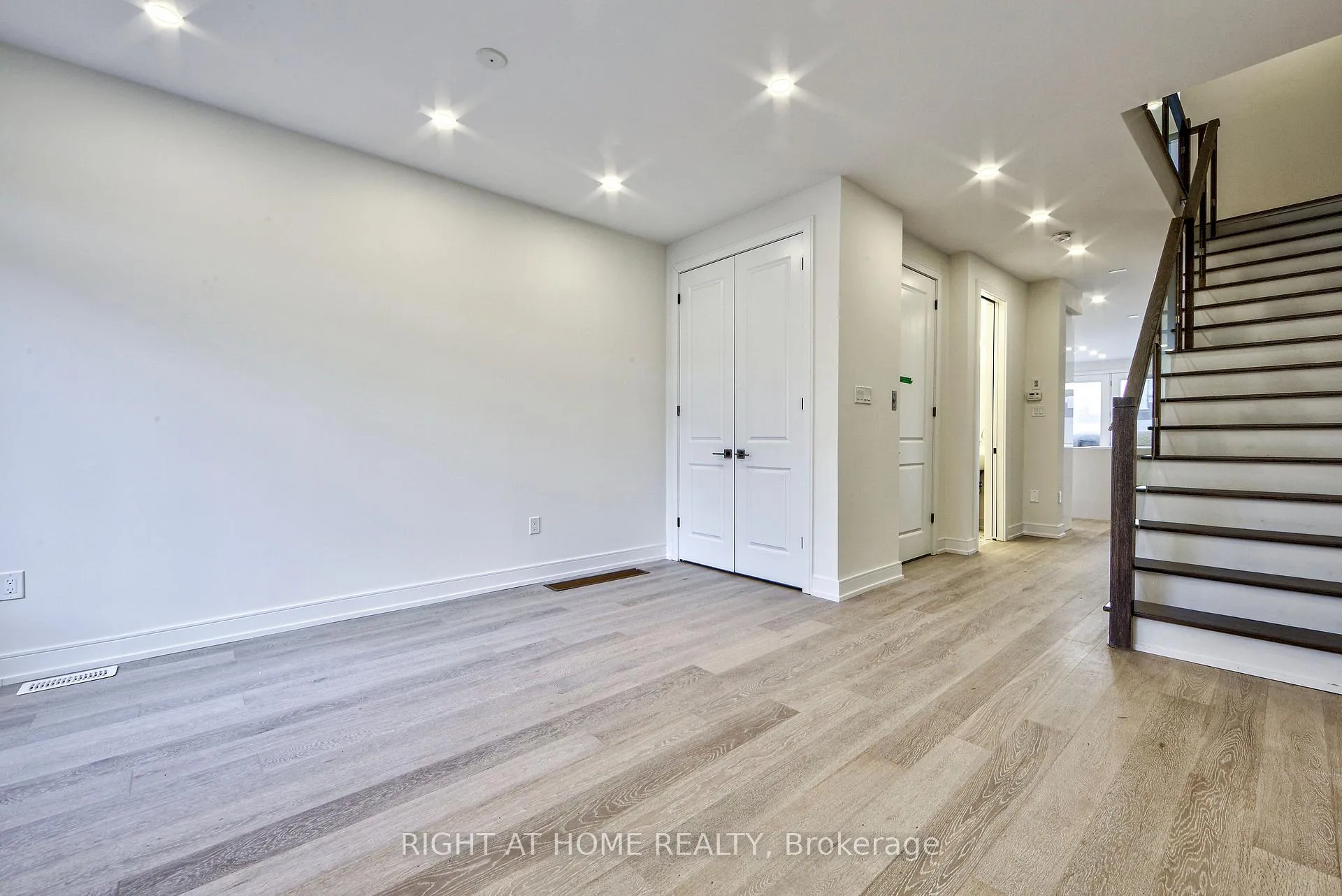 Photo 4 of 198 Mcroberts Avenue, Toronto, Corso Italia-Davenport — HOMEH