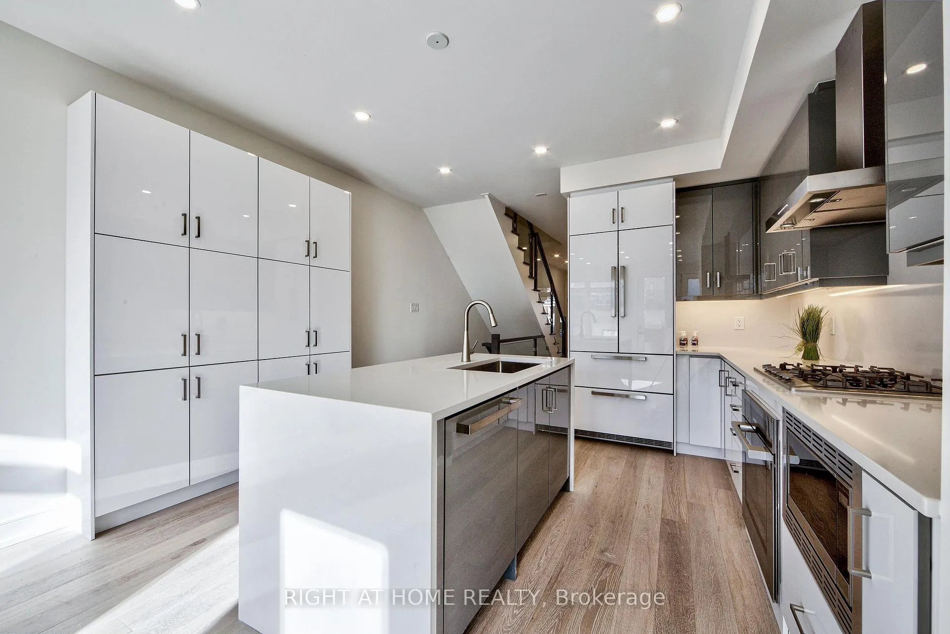 Photo 8 of 198 Mcroberts Avenue, Toronto, Corso Italia-Davenport — HOMEH