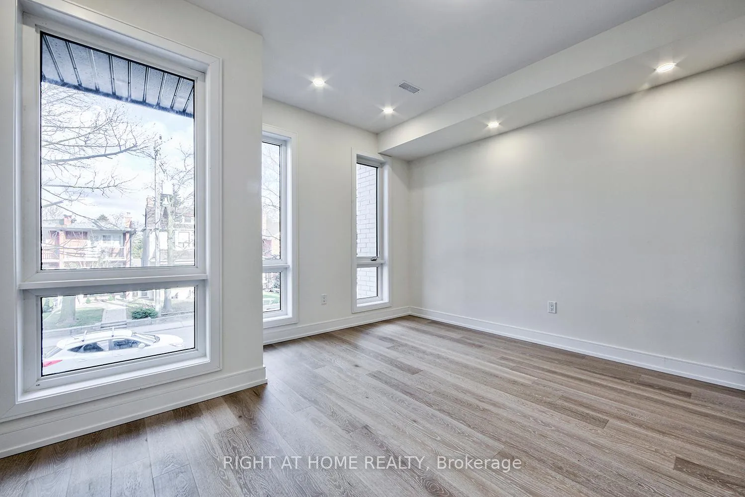 Photo 13 of 198 Mcroberts Avenue, Toronto, Corso Italia-Davenport — HOMEH