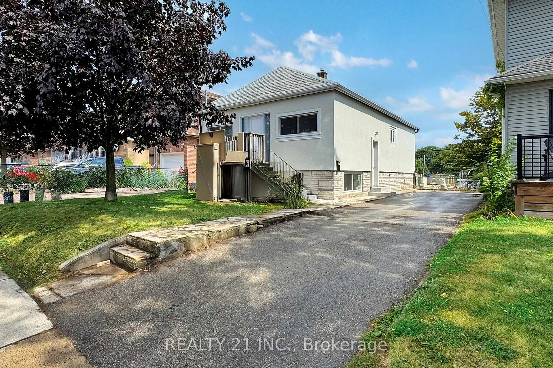 Front of 125 S Woodrow Boulevard