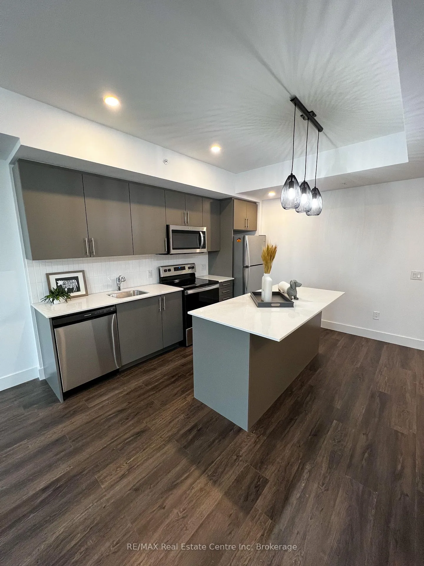 Photo 5 of Unit 602, 26 Lowes Road W, Guelph, Clairfields/Hanlon Business Park — HOMEH