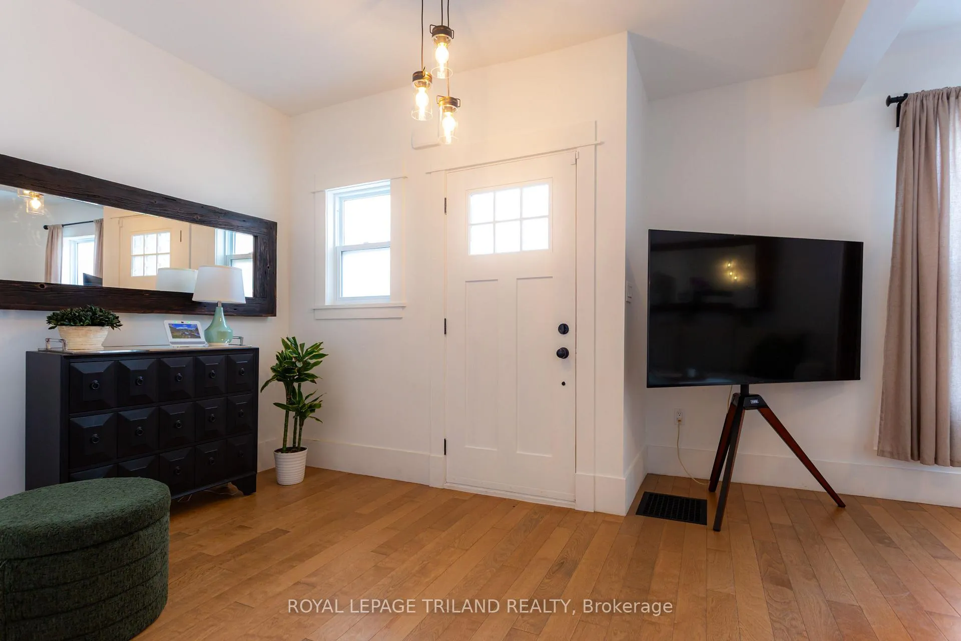Photo 5 of 21 Maple Street, St. Thomas — HOMEH