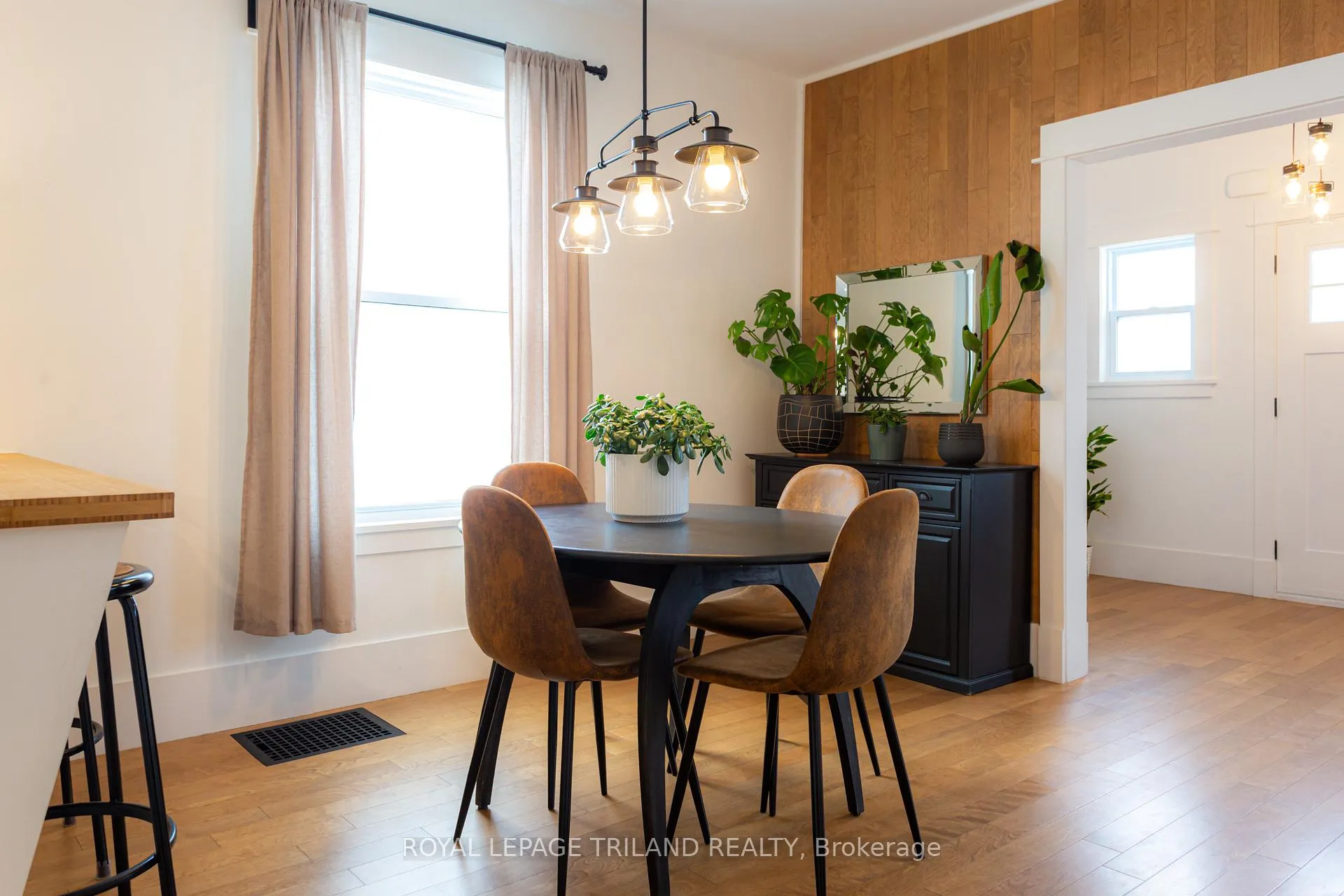 Photo 10 of 21 Maple Street, St. Thomas — HOMEH