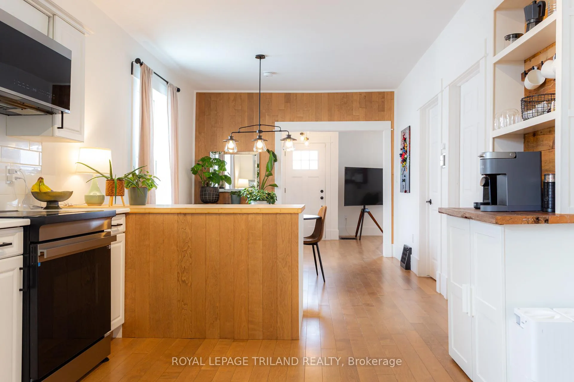 Photo 13 of 21 Maple Street, St. Thomas — HOMEH