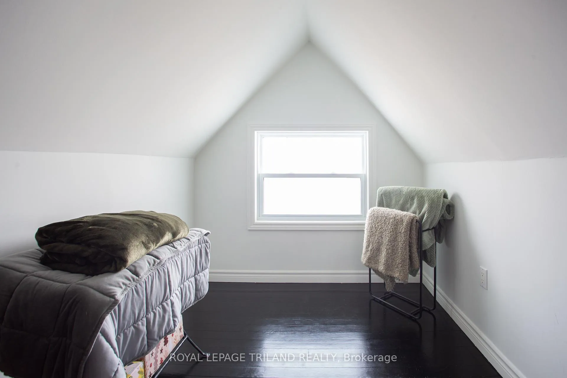 Photo 18 of 21 Maple Street, St. Thomas — HOMEH
